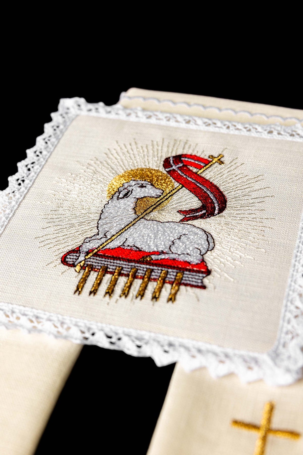 Lniana Bielizna Kielichowa Baranek Boży - Złoty Haft - SZATYLITURGICZNE.PL