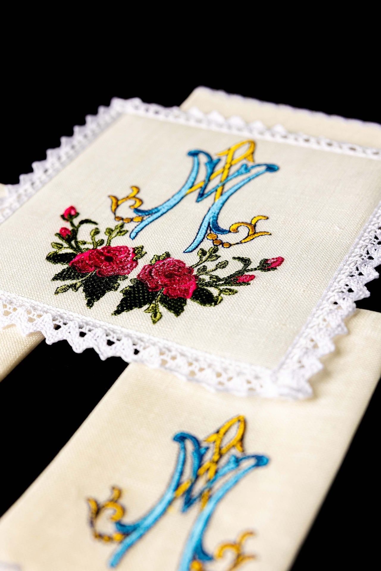 Lniana Bielizna Kielichowa z Haftem Maryjnym - Komplet Liturgiczny - SZATYLITURGICZNE.PL