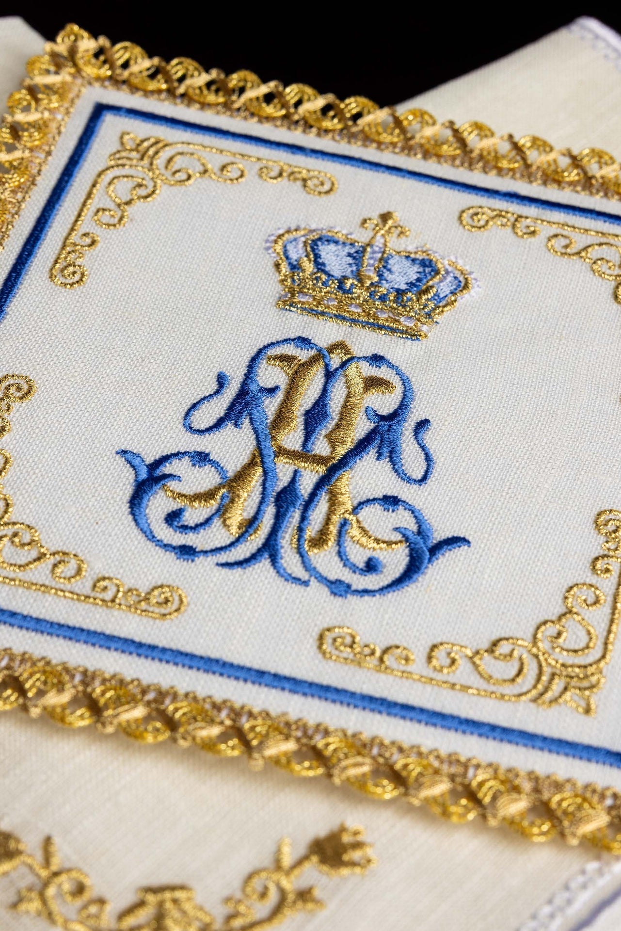 Lniany Komplet Kielichowy z Haftem Maryjnym - Palka, Korporał, Puryfikaterz - SZATYLITURGICZNE.PL