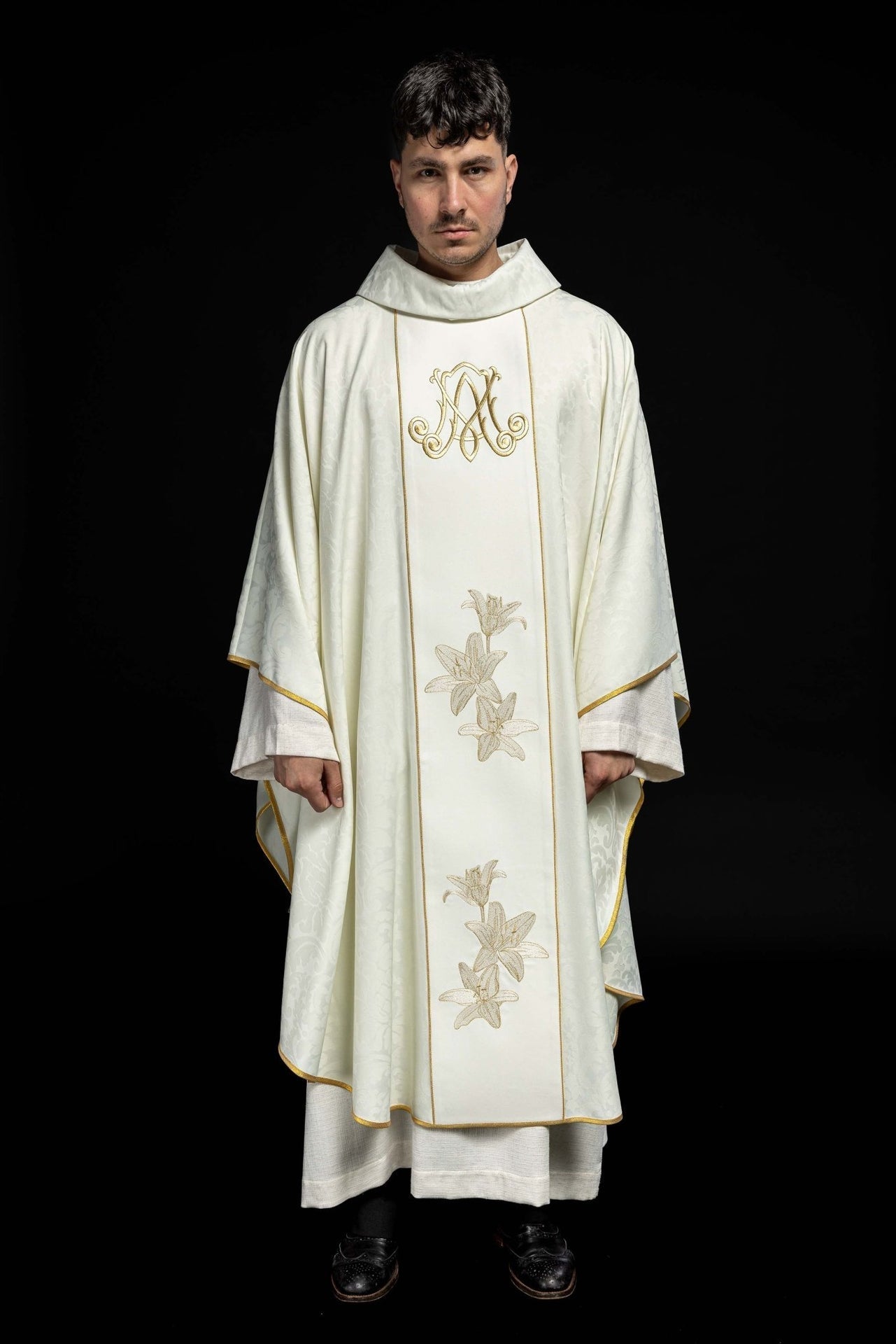 Maryjny Ornat Liturgiczny z Haftem Lilli Złotych - Szaty Maryjne - SZATYLITURGICZNE.PL