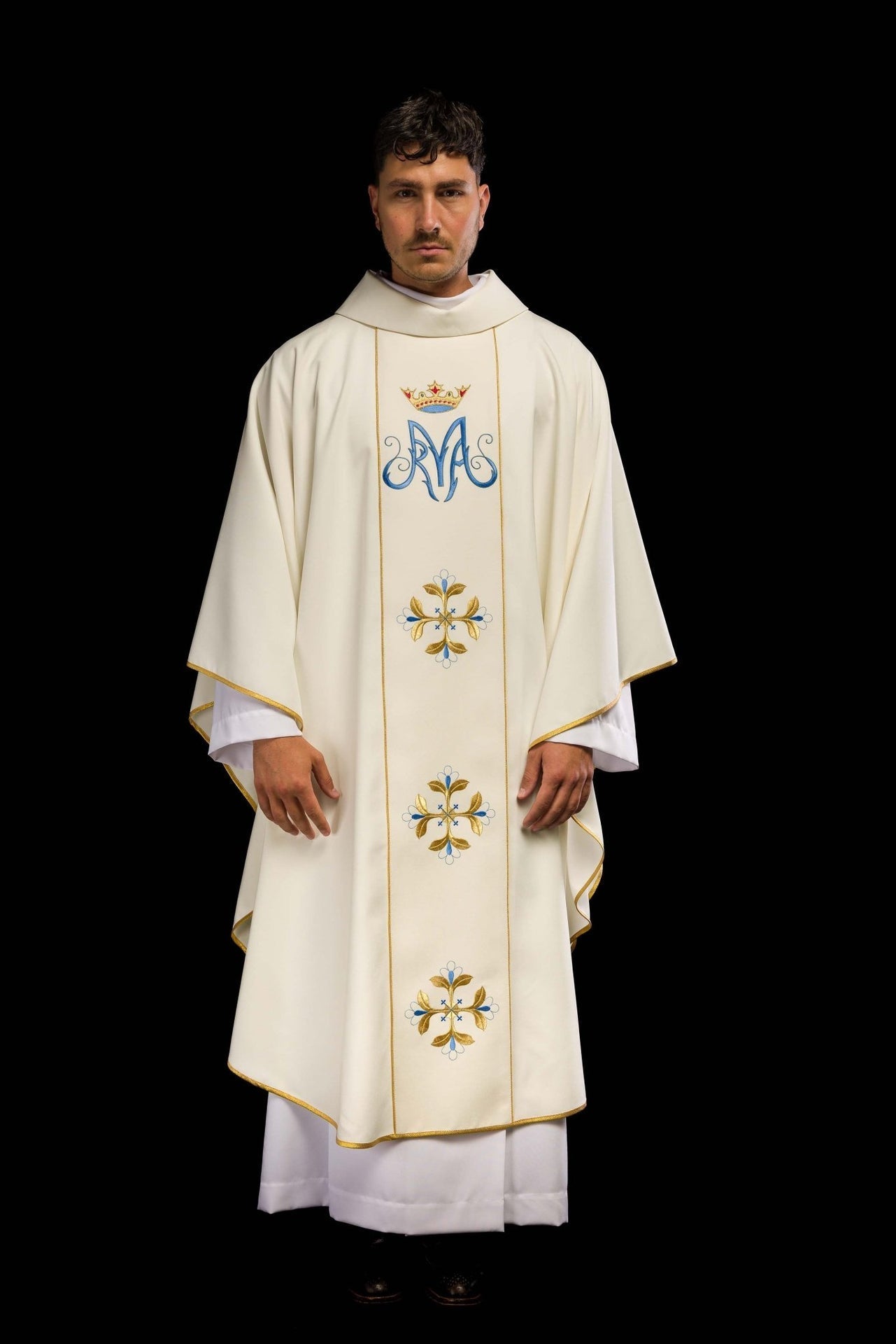 Maryjny Ornat Liturgiczny z Haftowanym Herbem i Złotą Lamówką - SZATYLITURGICZNE.PL