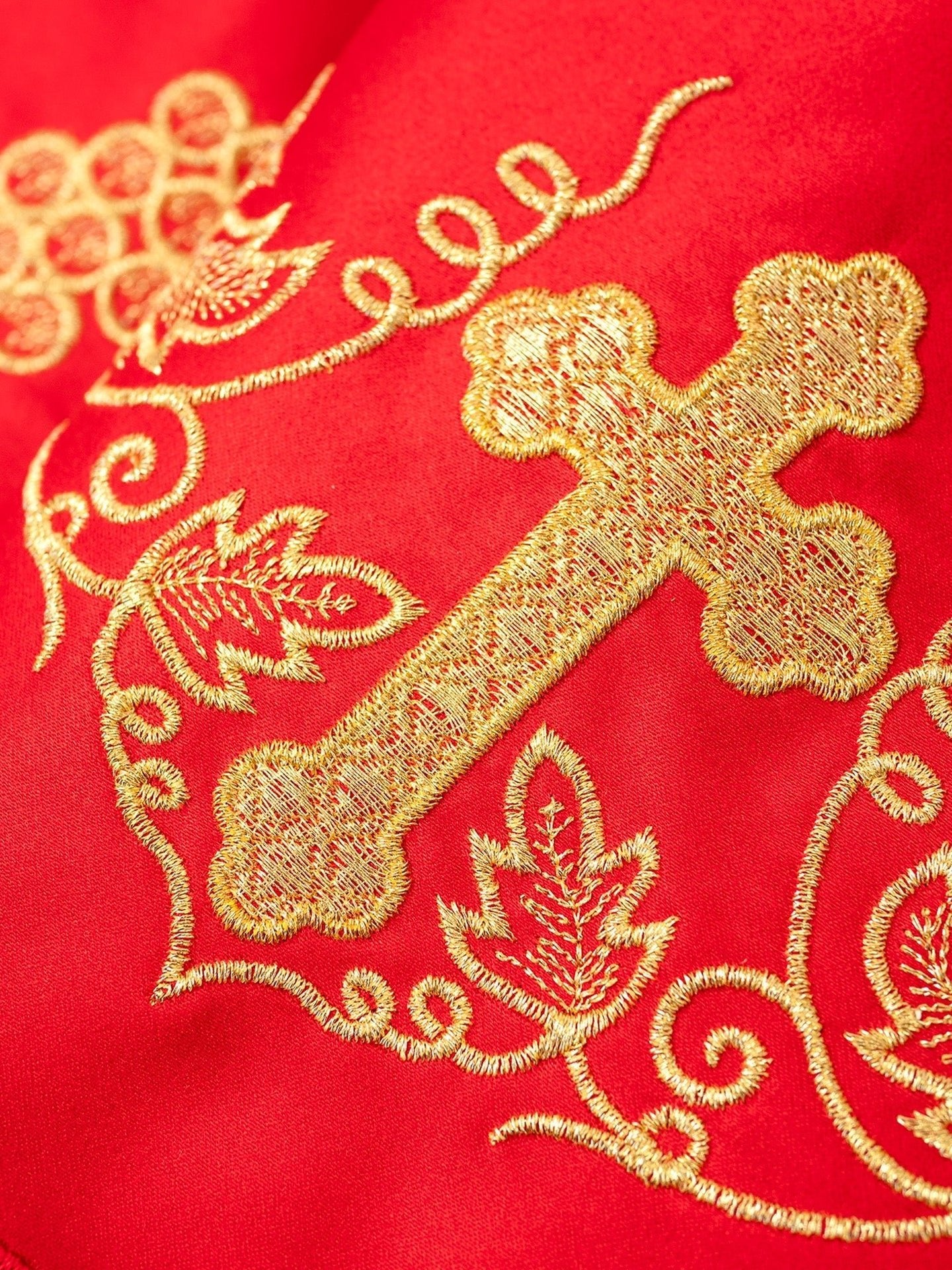 Metraż z haftem czołowym Krzyż i Winogrona Czerwony - SZATYLITURGICZNE.PL