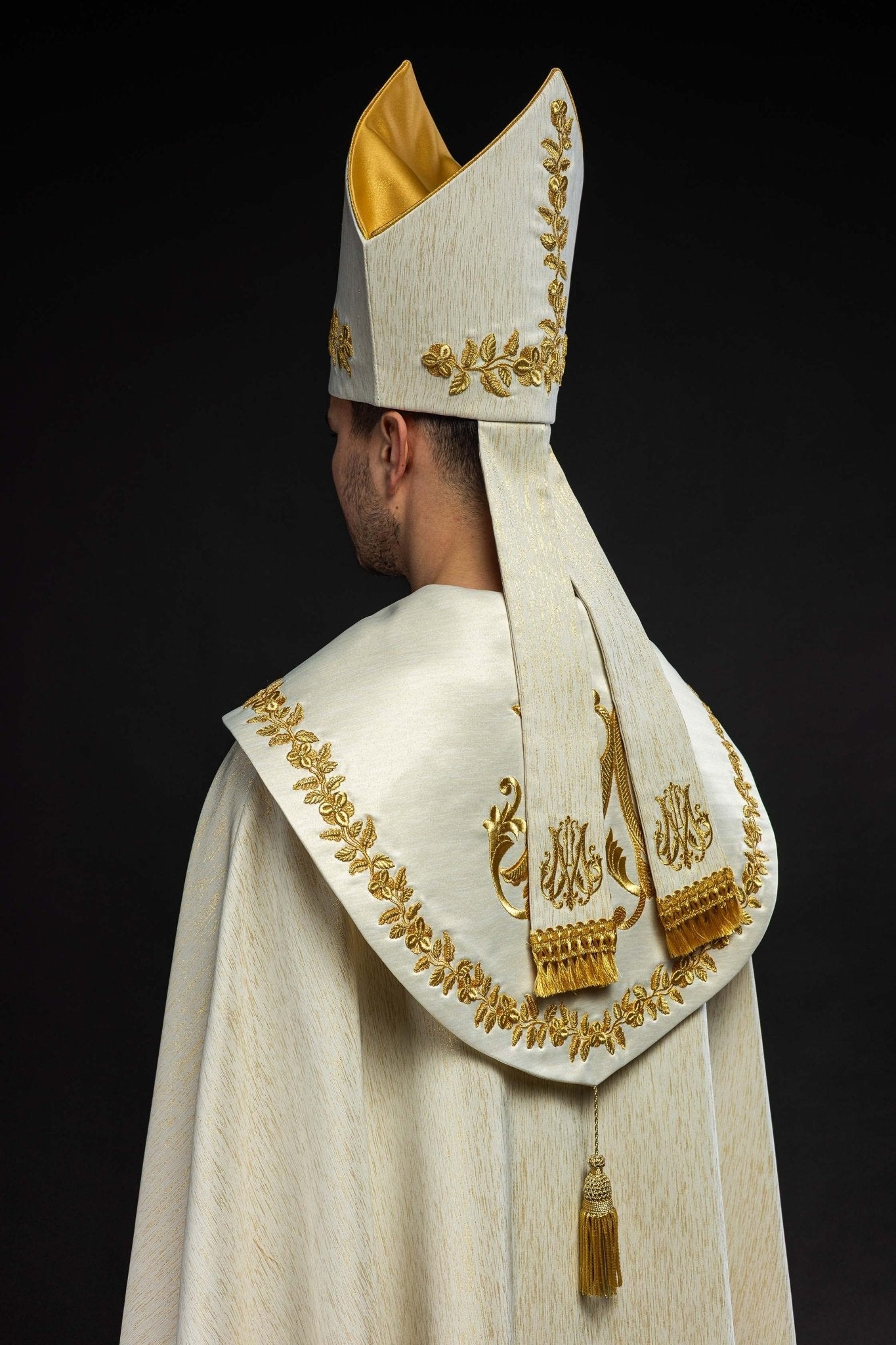 Mitra bogato haftowana z motywem maryjnym - SZATYLITURGICZNE.PL