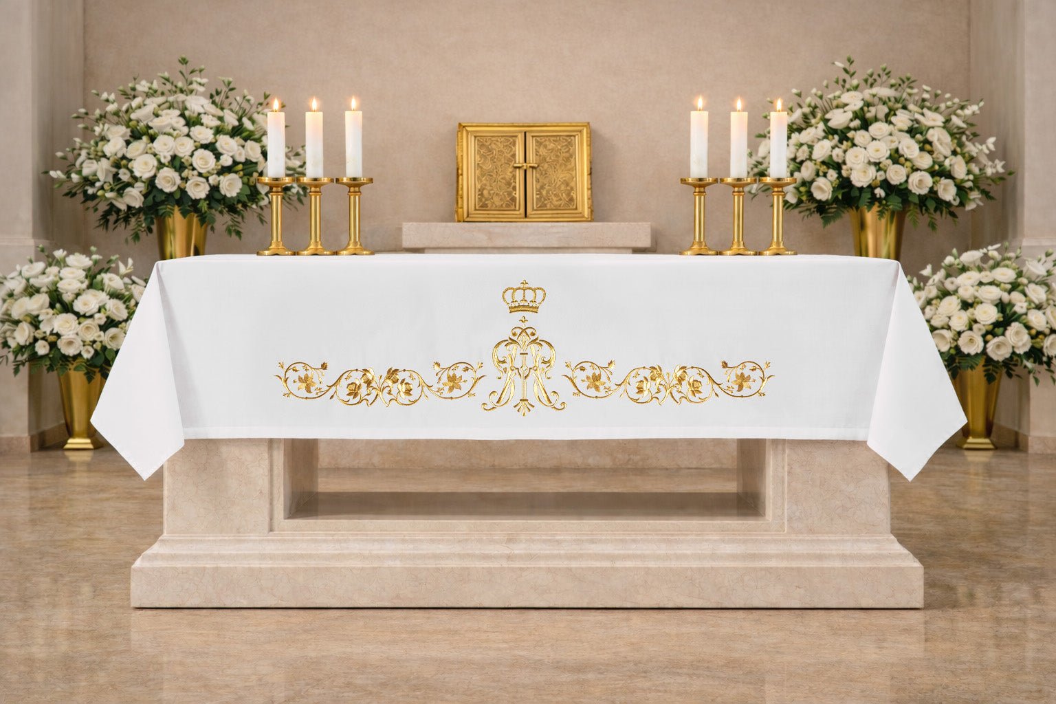 Obrus ołtarzowy z haftowanym symbolem maryjnym - SZATYLITURGICZNE.PL