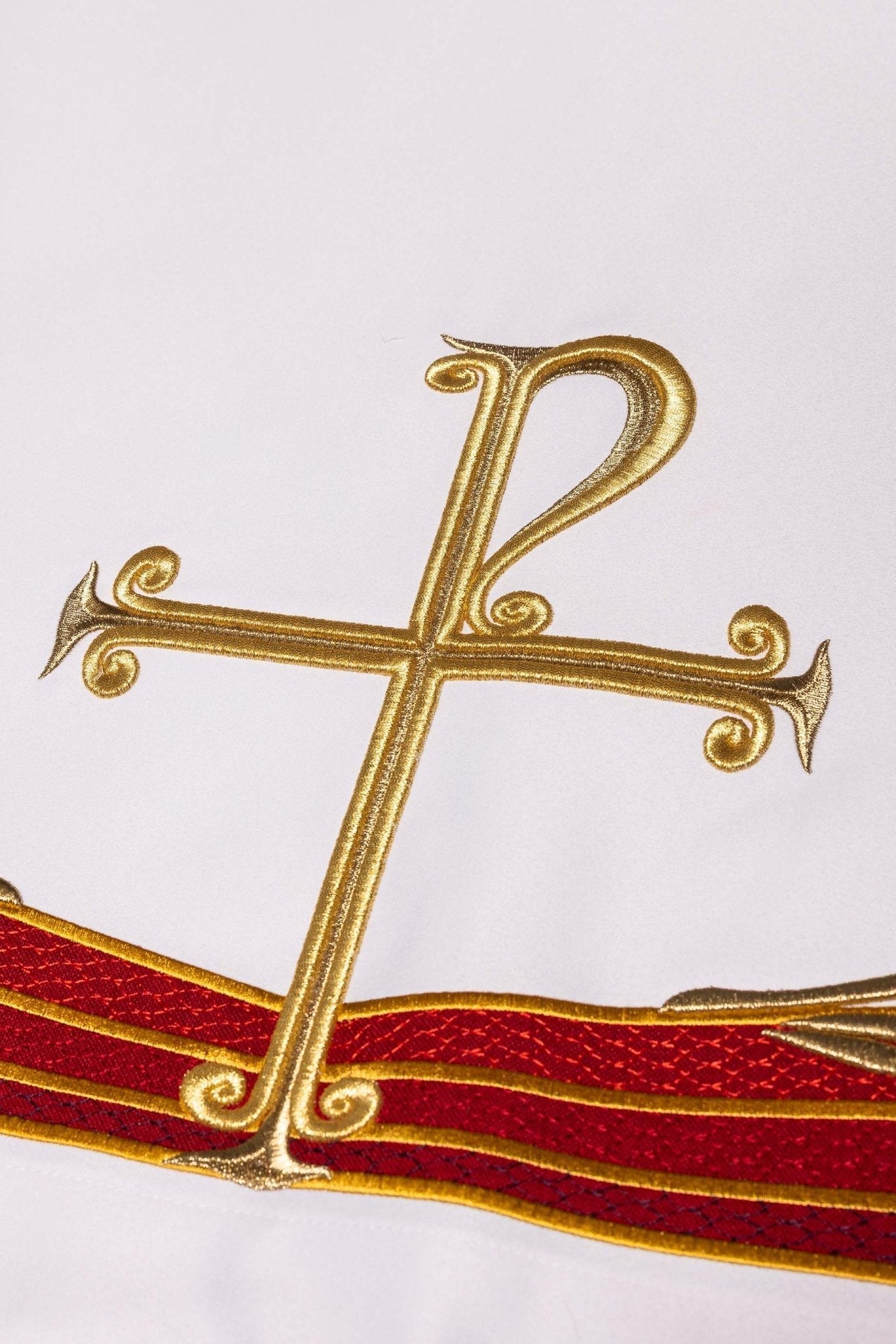 Obrus ołtarzowy z haftowanym symbolem Pax - SZATYLITURGICZNE.PL