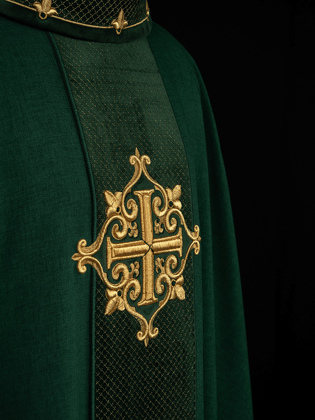 Ornat Aksamitny Haft Krzyż Zielony - Szaty Liturgiczne - SZATYLITURGICZNE.PL