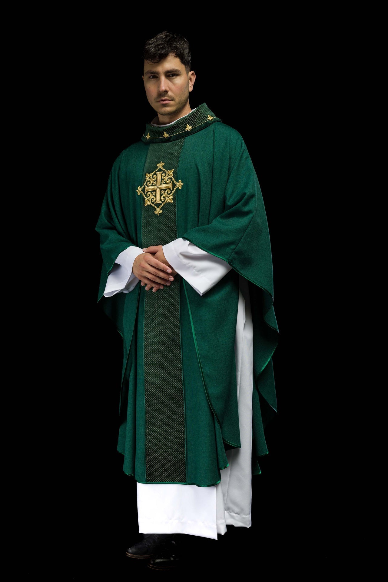 Ornat Aksamitny Haft Krzyż Zielony - Szaty Liturgiczne - SZATYLITURGICZNE.PL