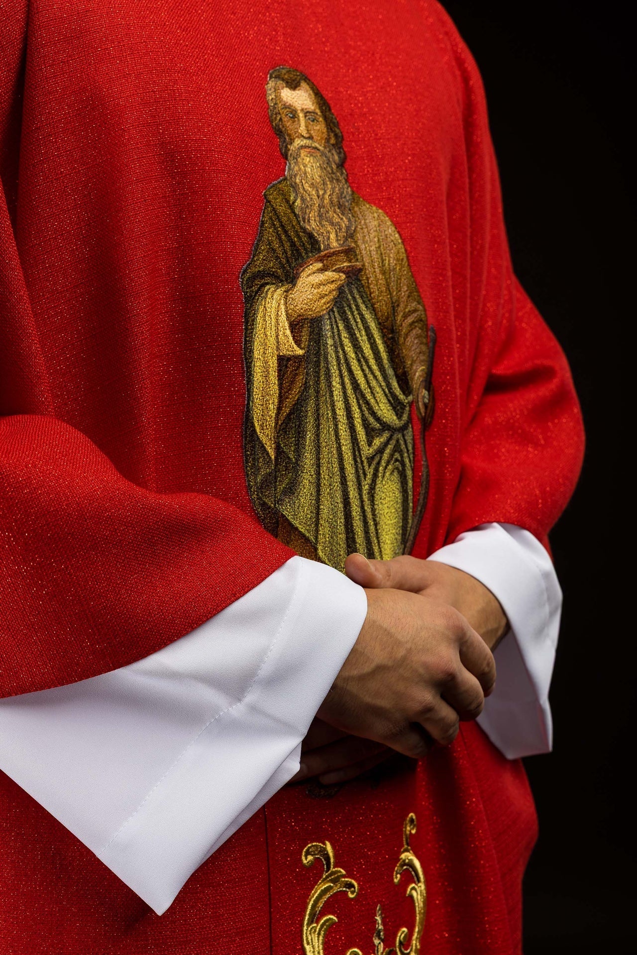 Ornat bogato haftowany z wizerunkiem Świętego Pawła Czerwony - SZATYLITURGICZNE.PL
