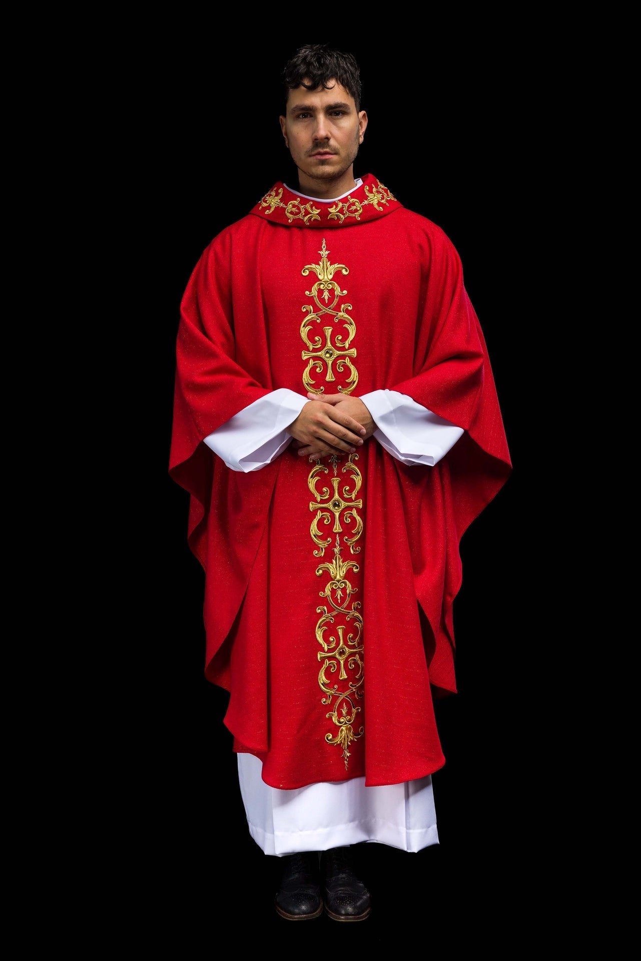 Ornat Czerwony Haftowany Złotem i Kamieniami - Polski Produkt - SZATYLITURGICZNE.PL