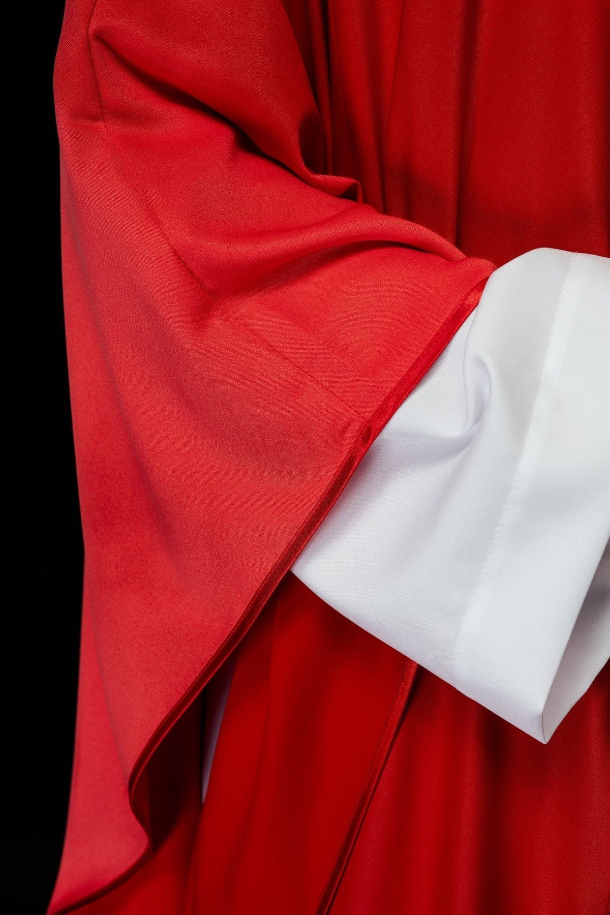 Ornat Czerwony z Haftem Krzyży - Elegancki Strój Liturgiczny - SZATYLITURGICZNE.PL