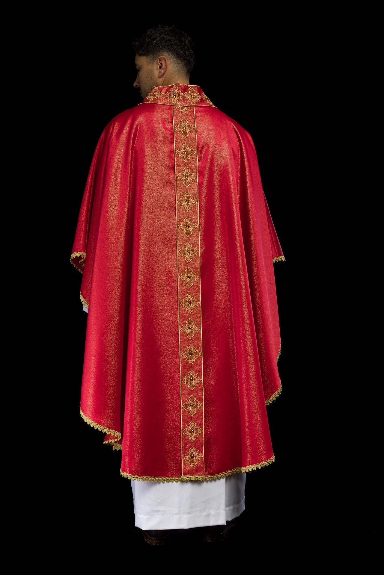 Ornat Czerwony z Haftem Krzyży i Kamieniami - Elegancki Strój Liturgiczny - SZATYLITURGICZNE.PL