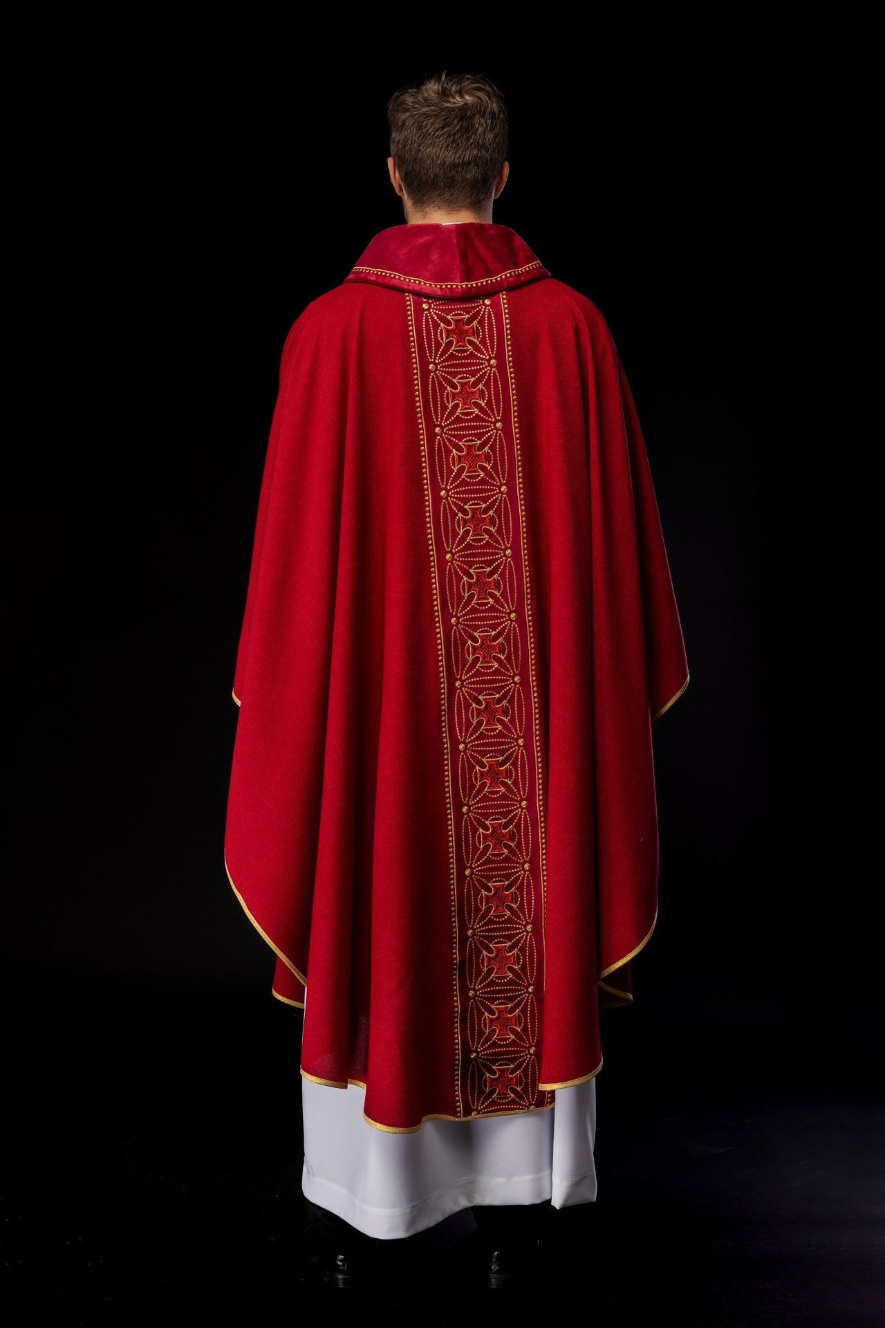 Ornat Czerwony z Krzyżami - Elegancka Szata Liturgiczna Polska Produkcja - SZATYLITURGICZNE.PL