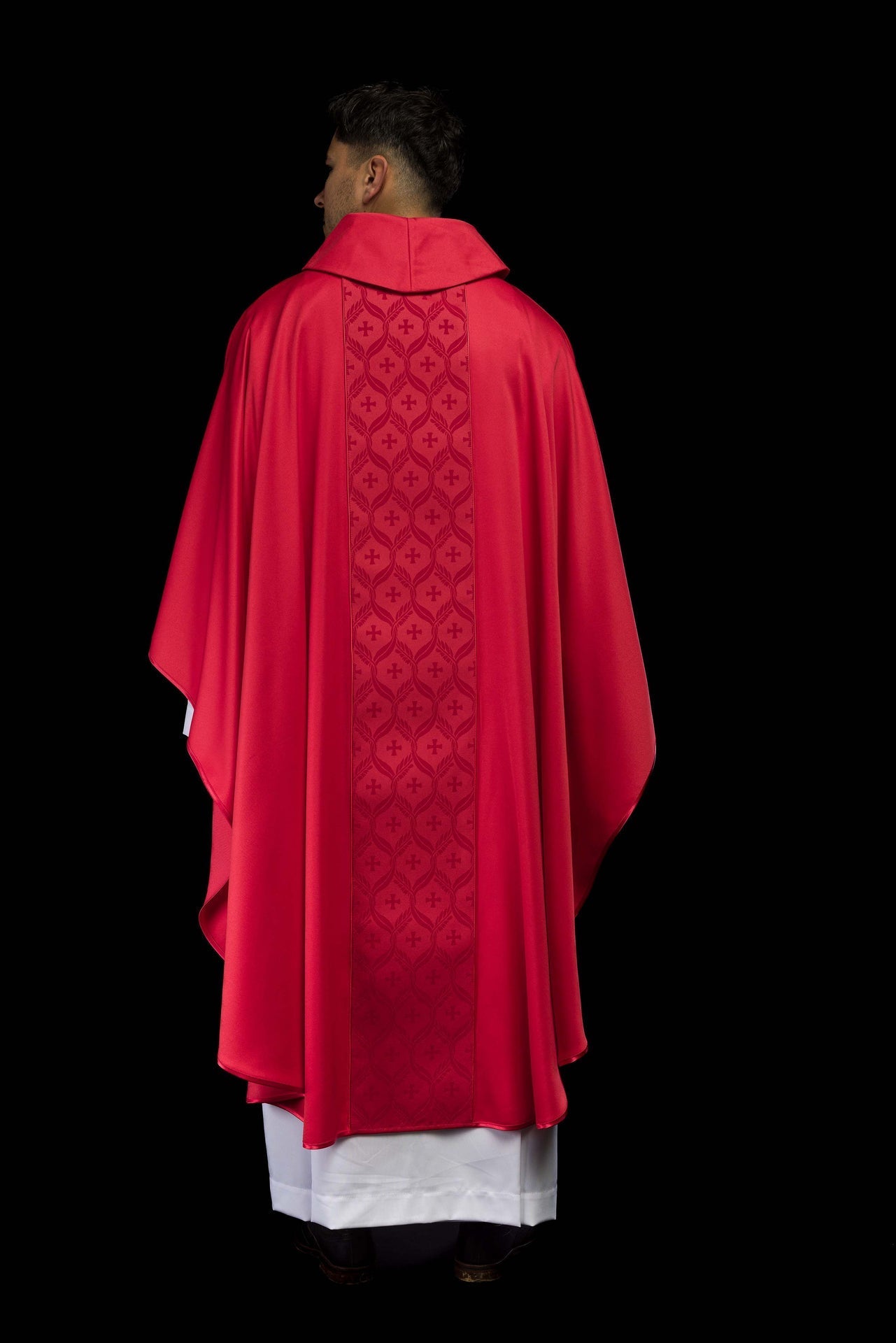 Ornat Czerwony z Żakardowym Pasem Krzyże - Szaty Liturgiczne - SZATYLITURGICZNE.PL