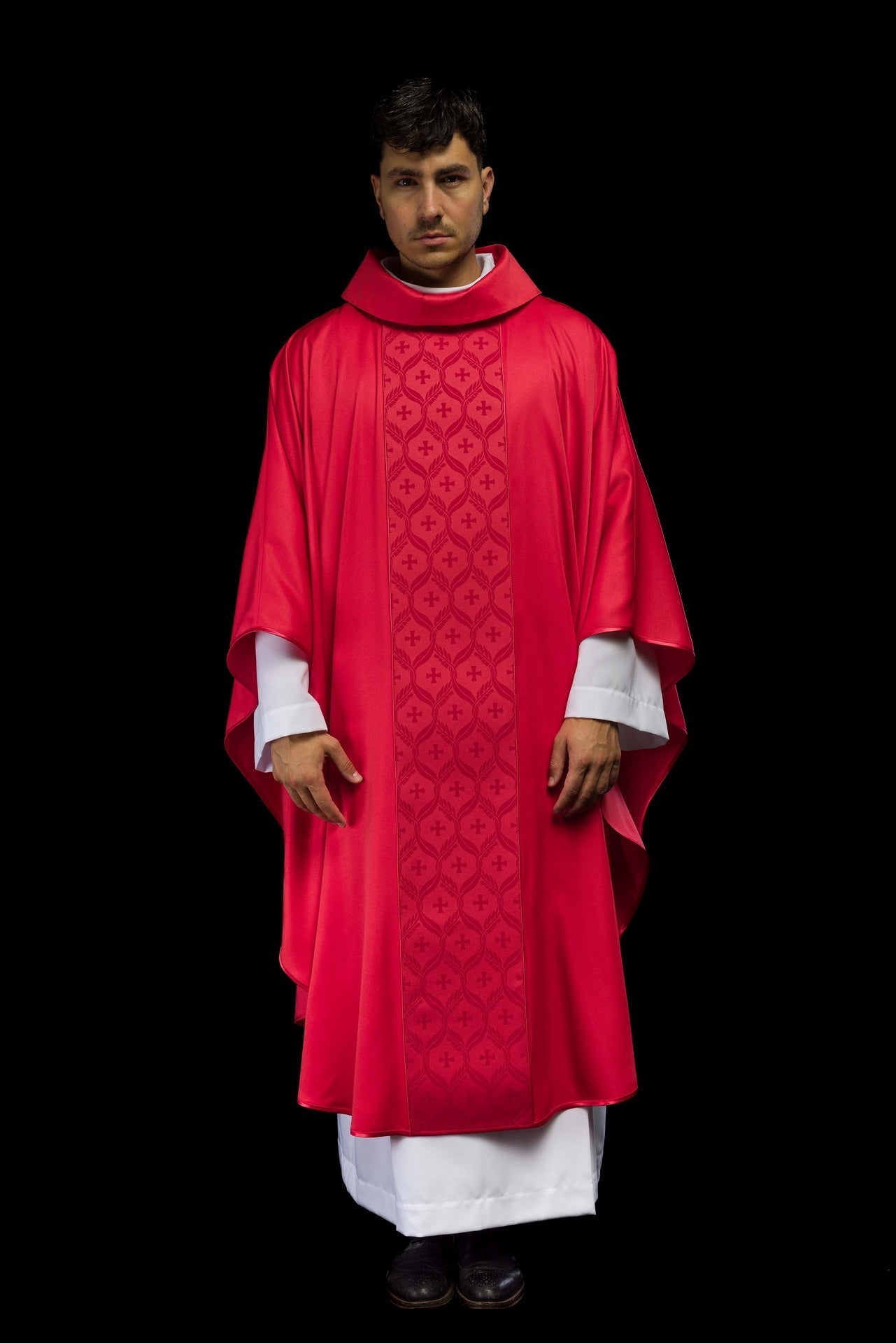 Ornat Czerwony z Żakardowym Pasem Krzyże - Szaty Liturgiczne - SZATYLITURGICZNE.PL