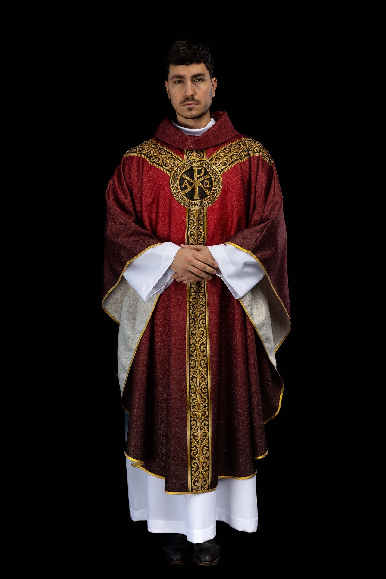 Ornat drukowany Pax czerwony z bogatym złotym zdobieniem - SZATYLITURGICZNE.PL