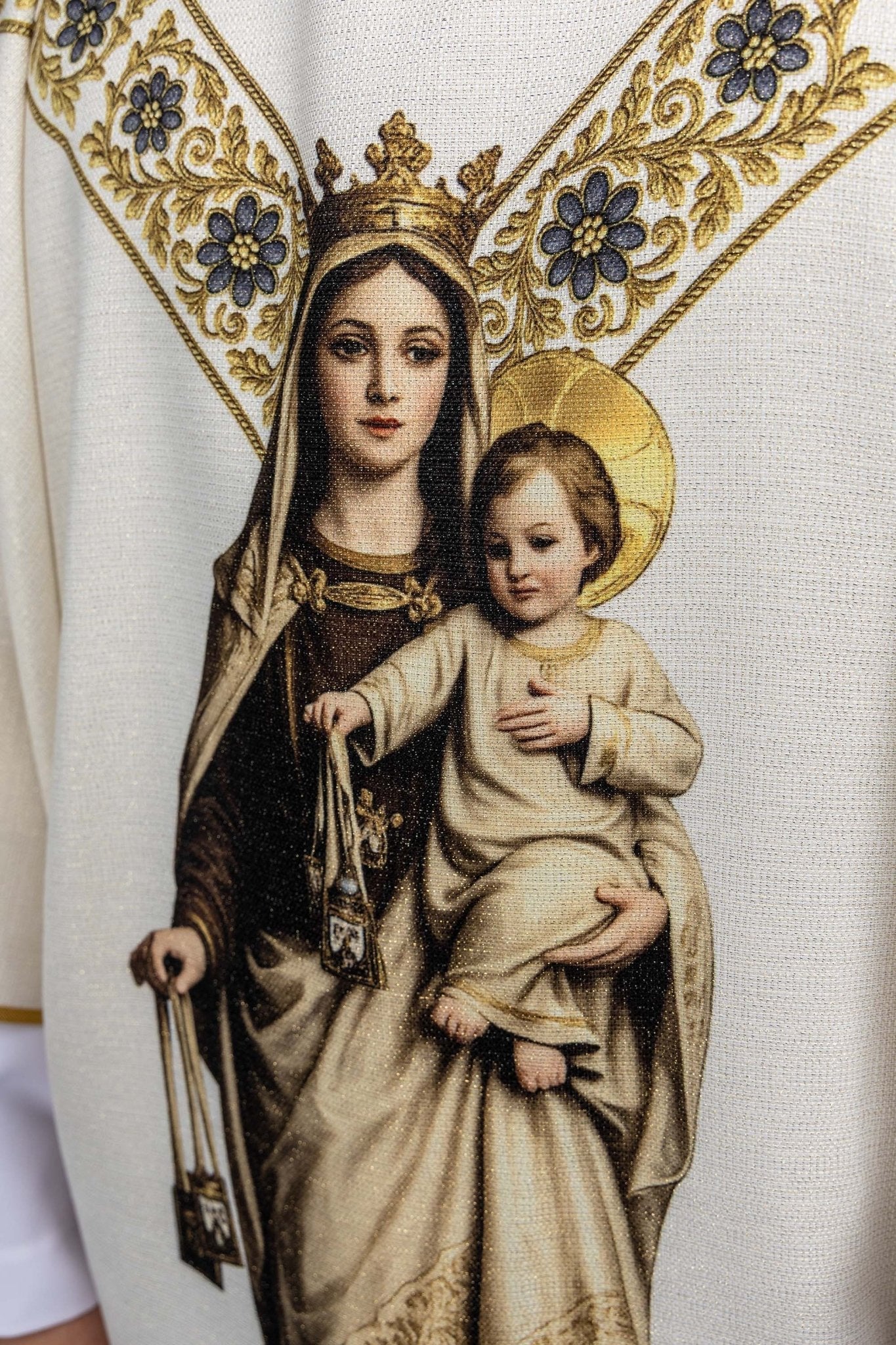 Ornat drukowany z wizerunkiem Matki Bożej Szkaplerznej - SZATYLITURGICZNE.PL