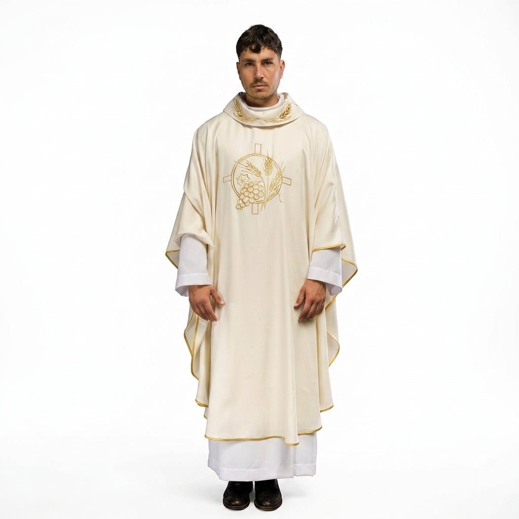 Ornat Ecru z Haftem Krzyża i Kłosów - Elegancki Strój Liturgiczny - SZATYLITURGICZNE.PL