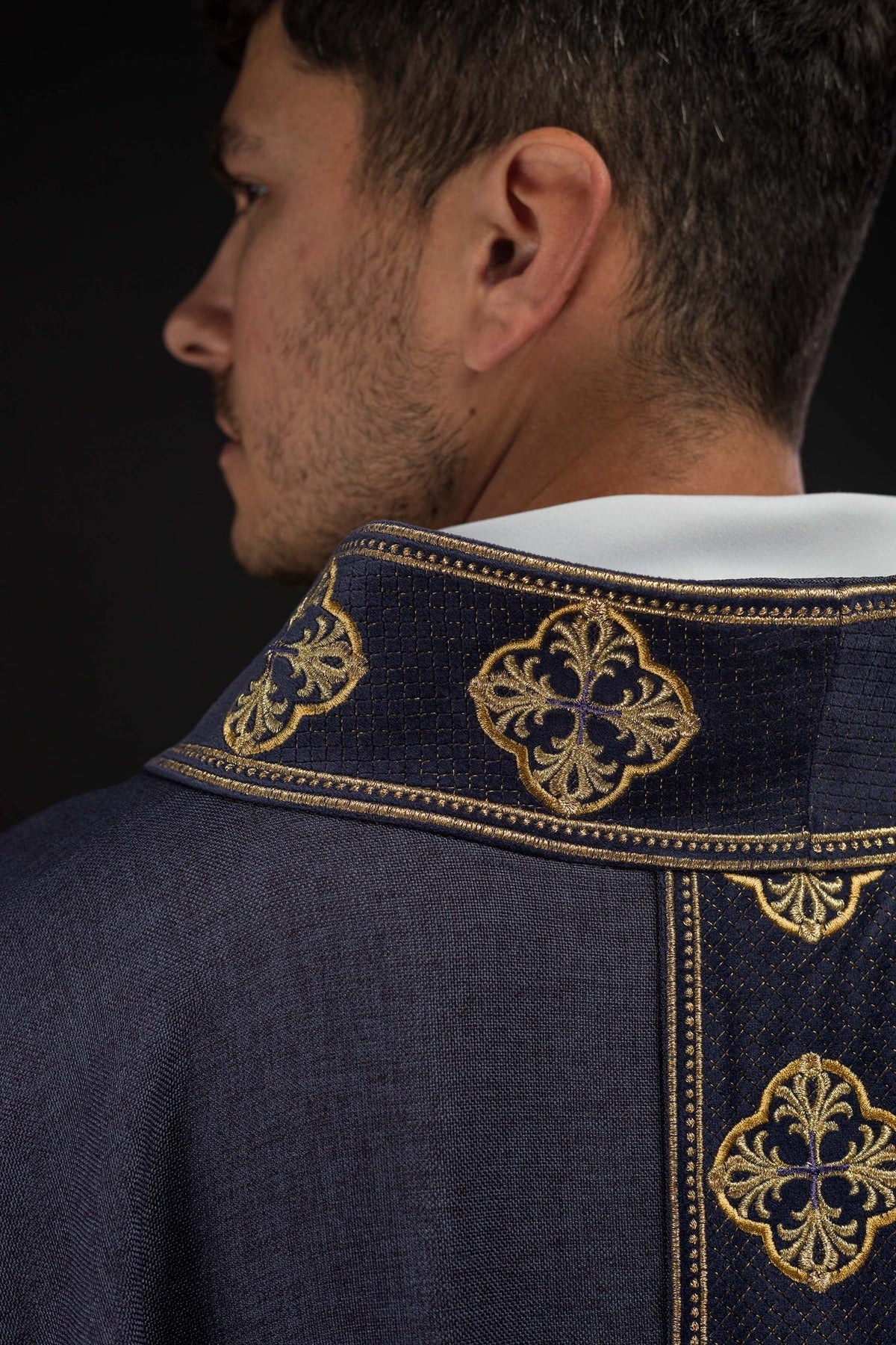 Ornat Fioletowy Haft Krzyże - Polska Produkcja, Stuła w Zestawie - SZATYLITURGICZNE.PL