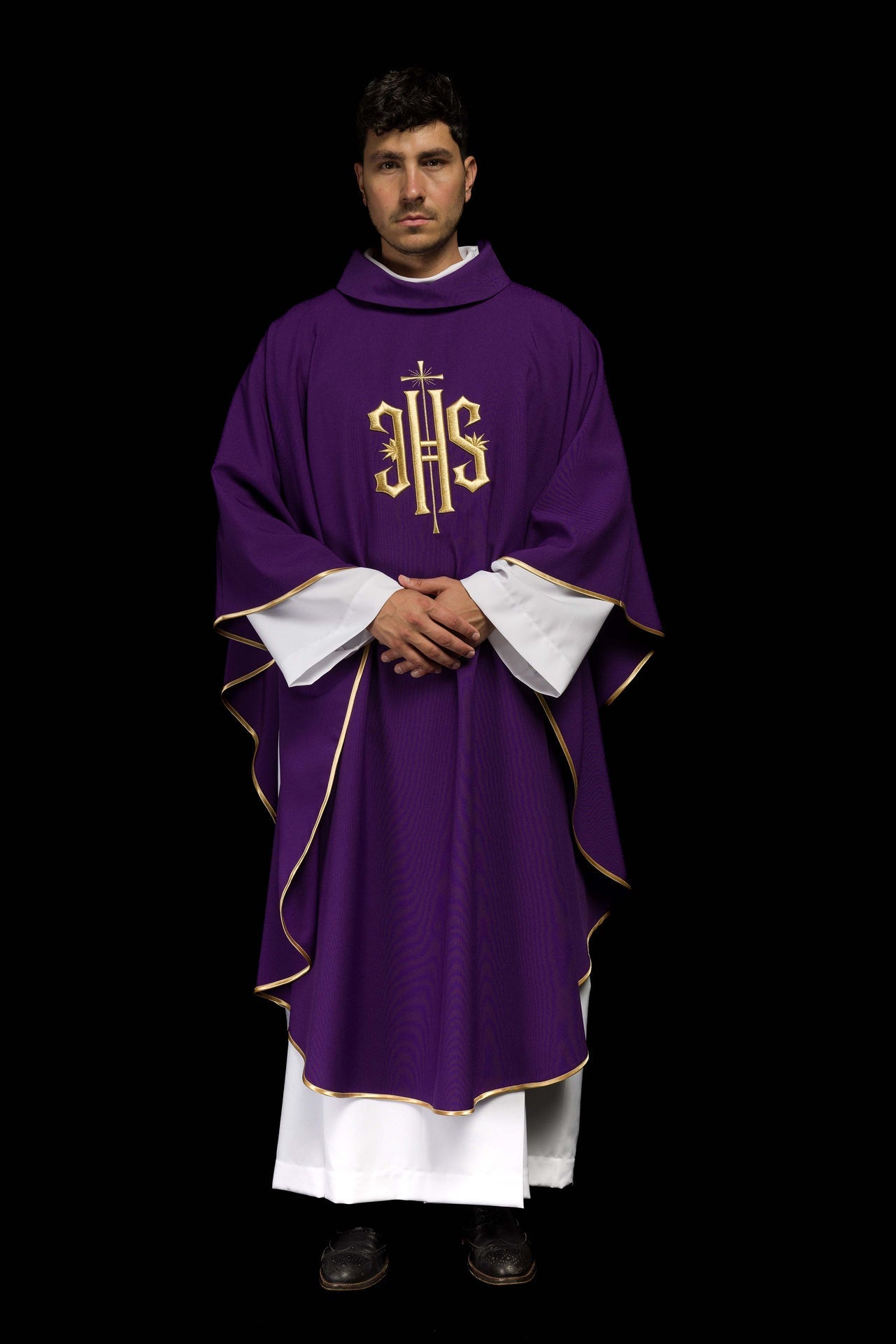 Ornat Fioletowy Haftowany IHS Złota Nitka - Szaty Liturgiczne - SZATYLITURGICZNE.PL