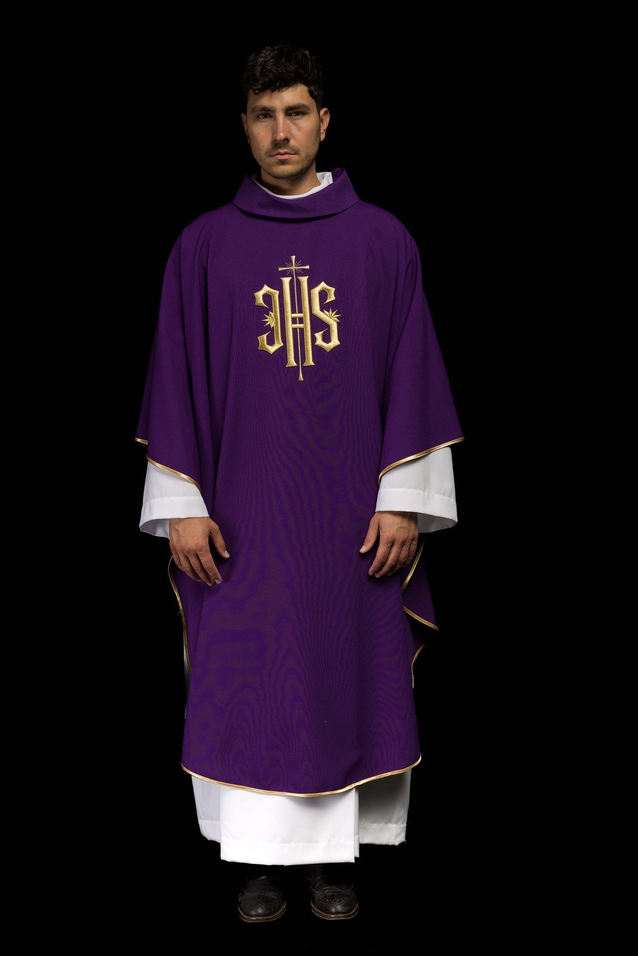 Ornat Fioletowy Haftowany IHS Złota Nitka - Szaty Liturgiczne - SZATYLITURGICZNE.PL