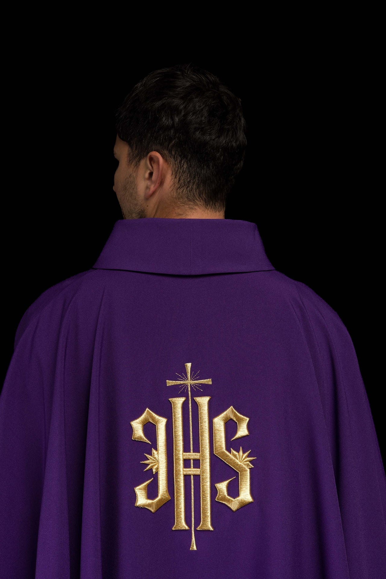 Ornat Fioletowy Haftowany IHS Złota Nitka - Szaty Liturgiczne - SZATYLITURGICZNE.PL