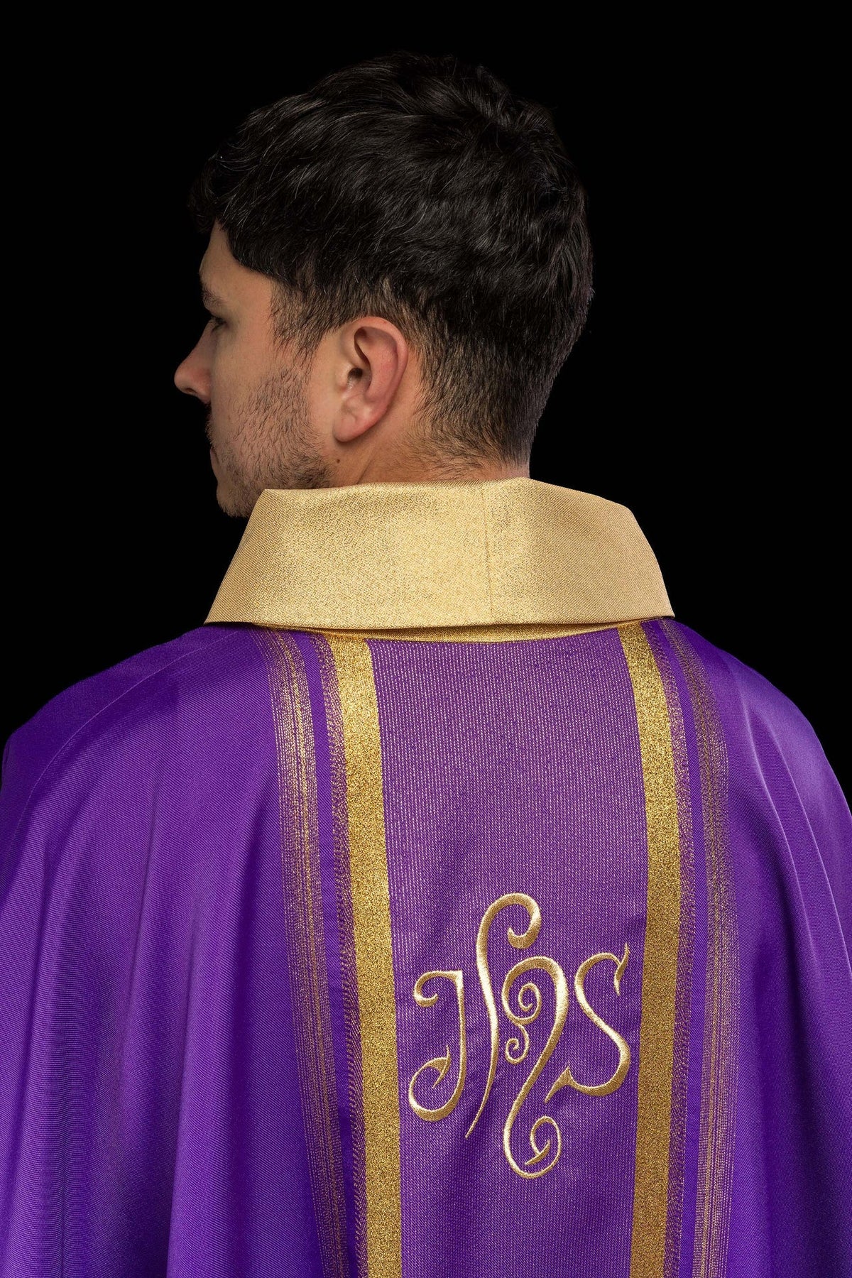 Ornat Fioletowy IHS Haft Złocony - Szaty Liturgiczne Polska Produkcja - SZATYLITURGICZNE.PL