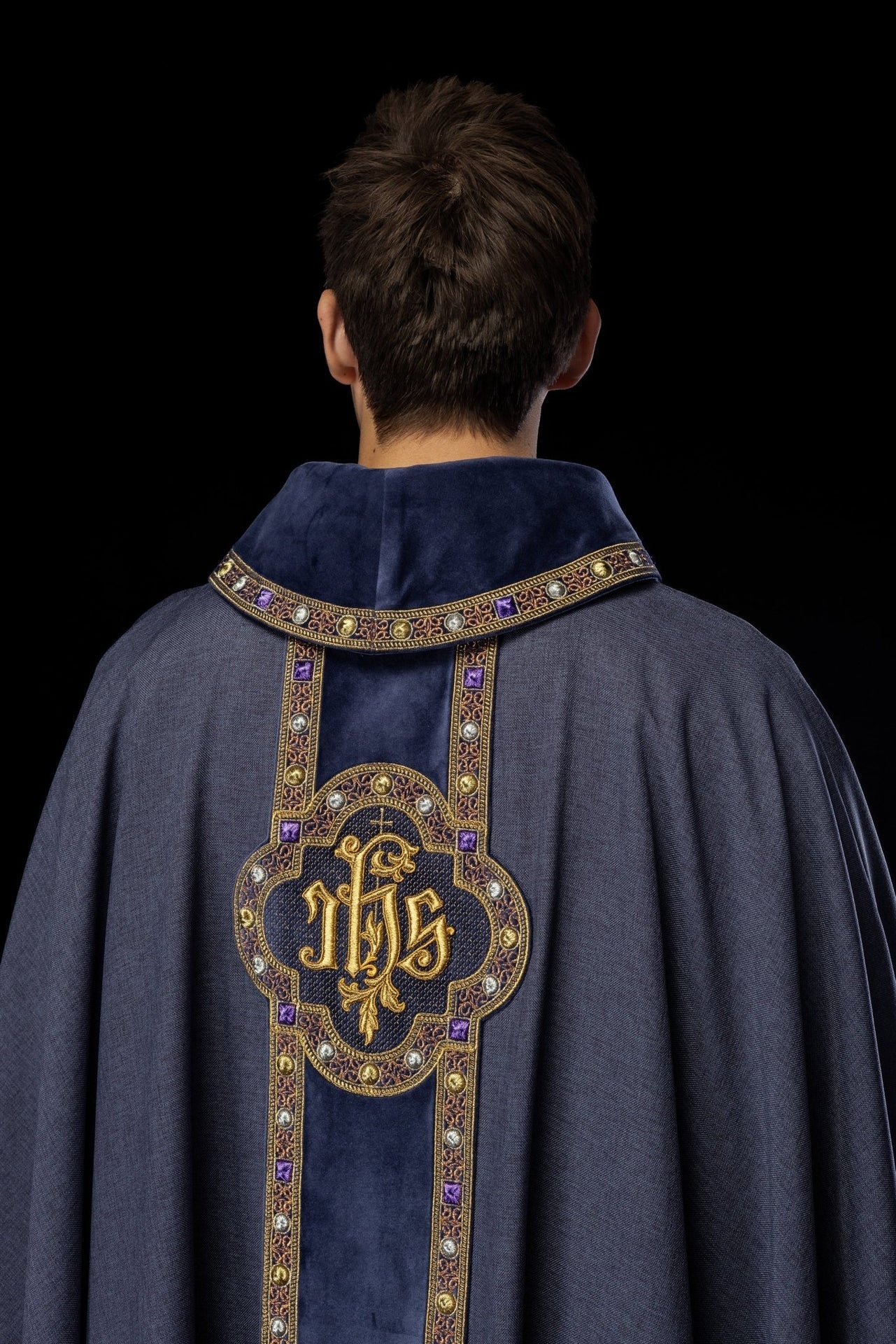Ornat Fioletowy IHS Haftowany - Polska Produkcja, Komplet ze Stułą - SZATYLITURGICZNE.PL