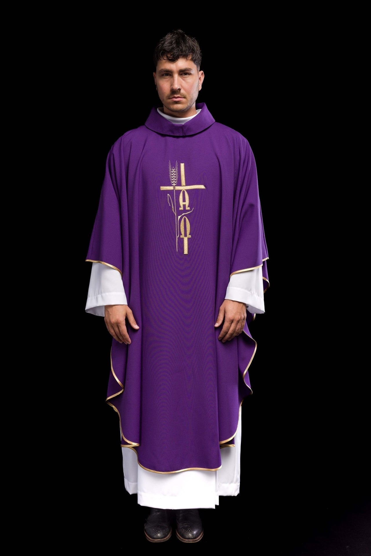 Ornat Fioletowy Liturgiczny z Haftem Alfa Omega i Krzyżem - SZATYLITURGICZNE.PL