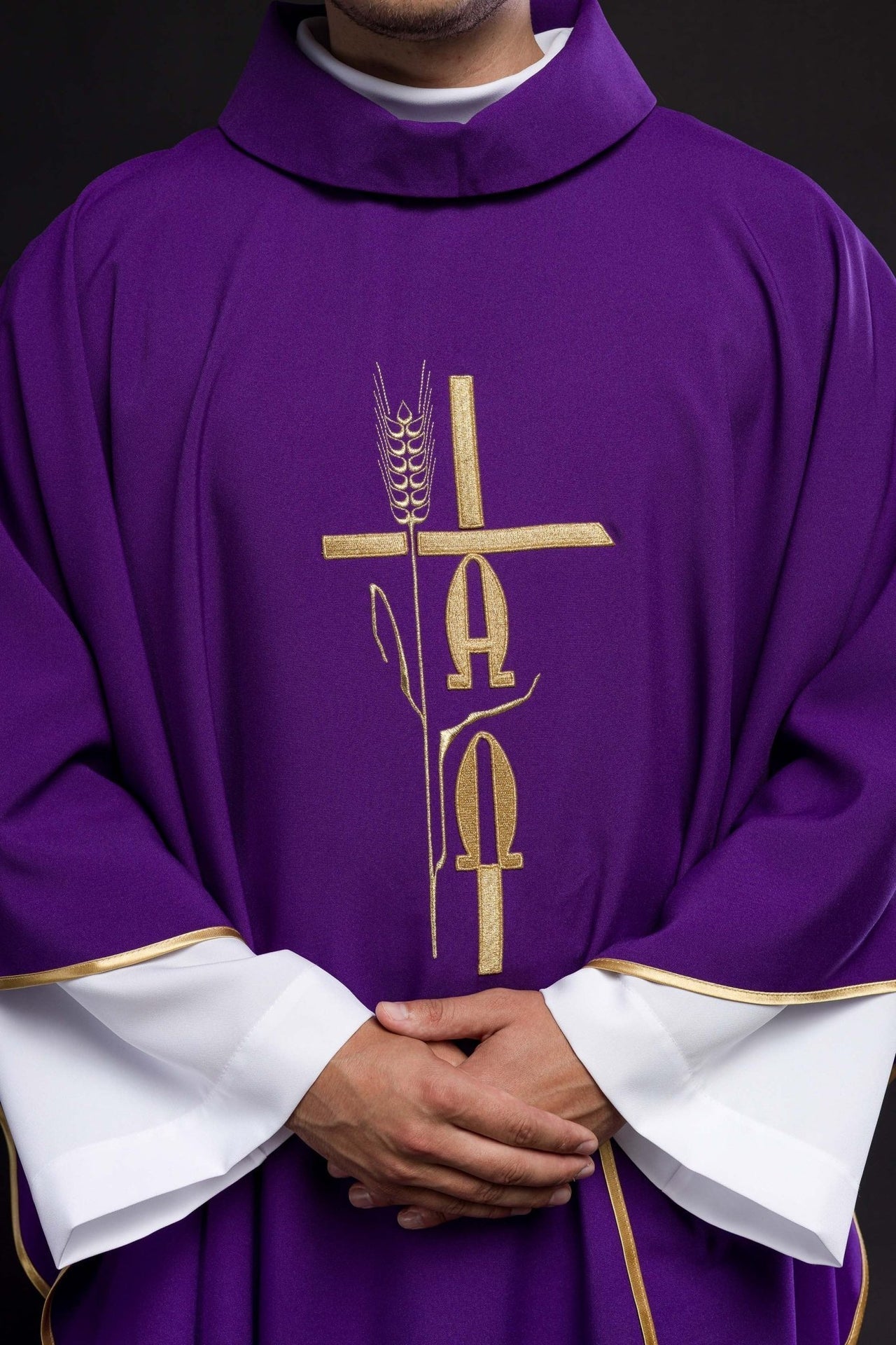 Ornat Fioletowy Liturgiczny z Haftem Alfa Omega i Krzyżem - SZATYLITURGICZNE.PL