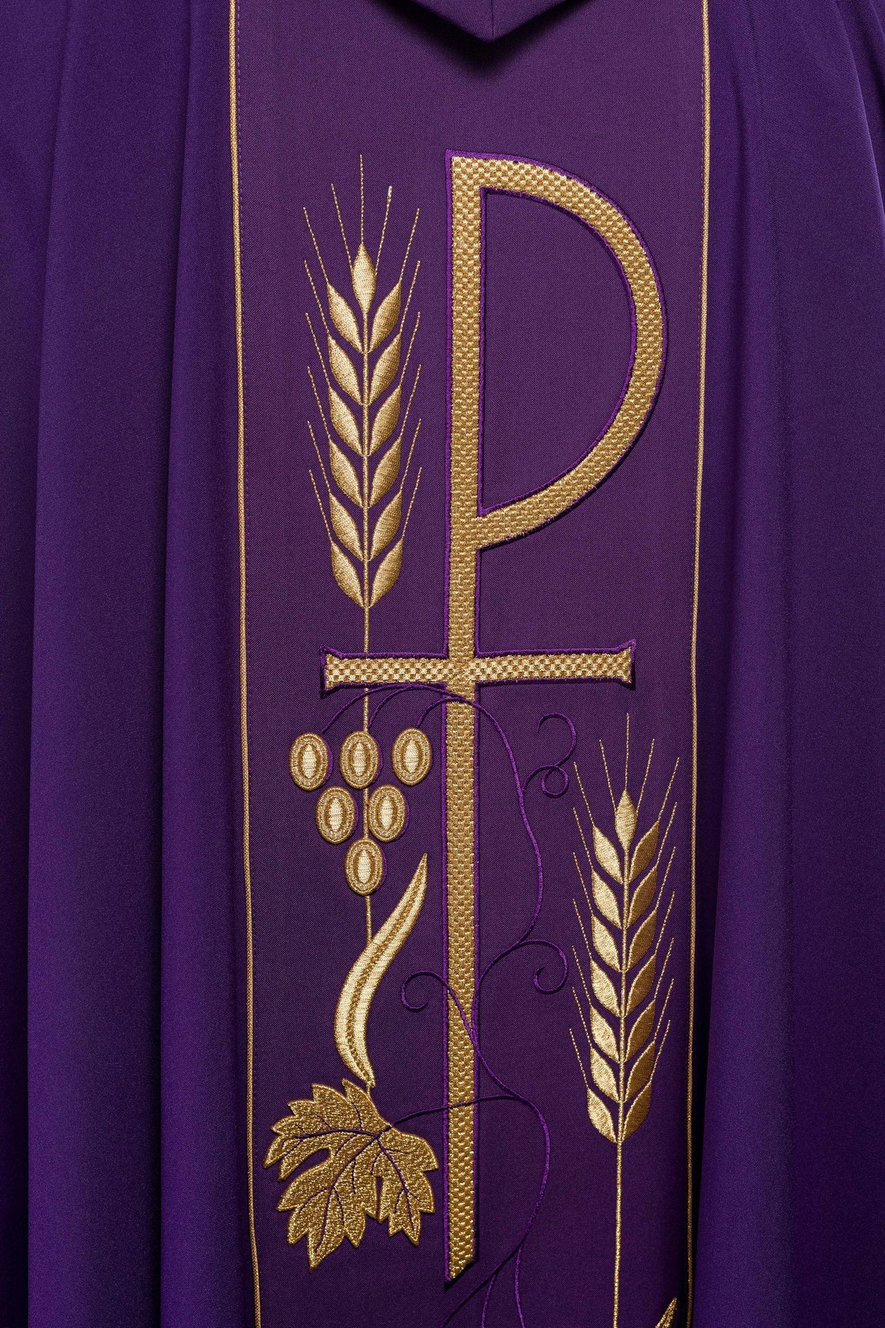 Ornat Fioletowy Liturgiczny z Haftowanym Kielichem IHS - SZATYLITURGICZNE.PL