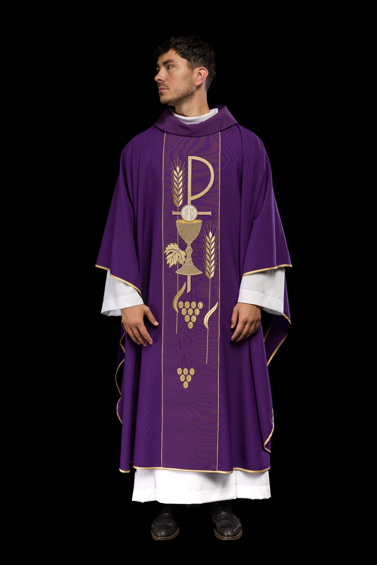 Ornat Fioletowy Liturgiczny z Haftowanym Kielichem IHS - SZATYLITURGICZNE.PL