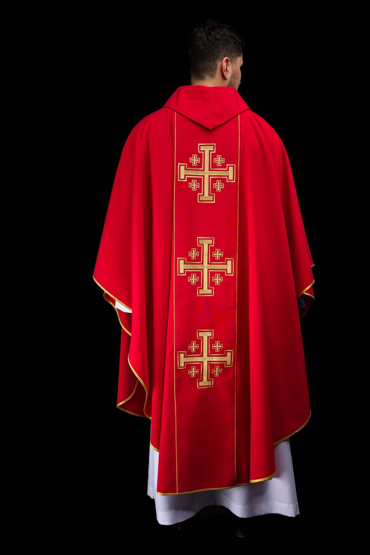 Ornat haftowany czerwony z pasem krzyże jerozolimskie - SZATYLITURGICZNE.PL