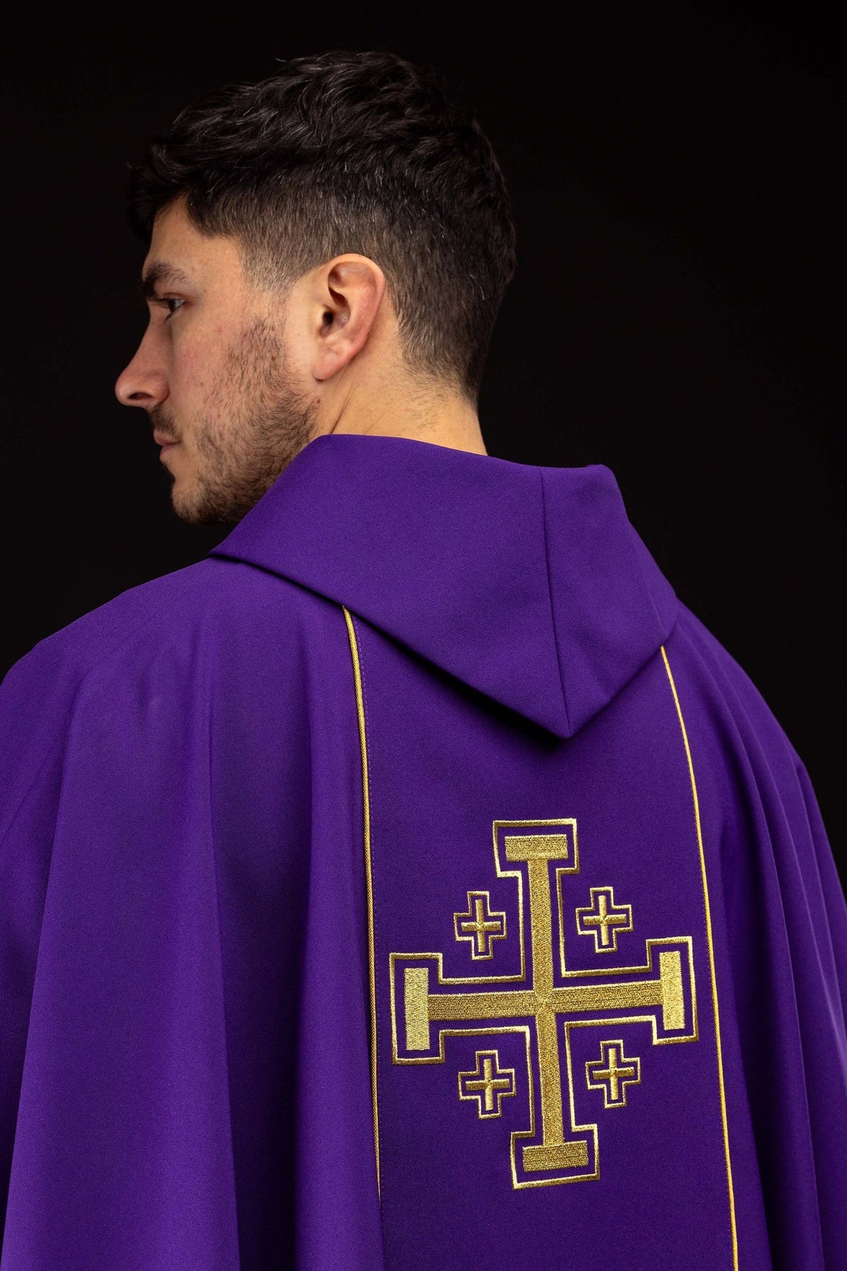 Ornat haftowany fioletowy z pasem krzyże jerozolimskie - SZATYLITURGICZNE.PL