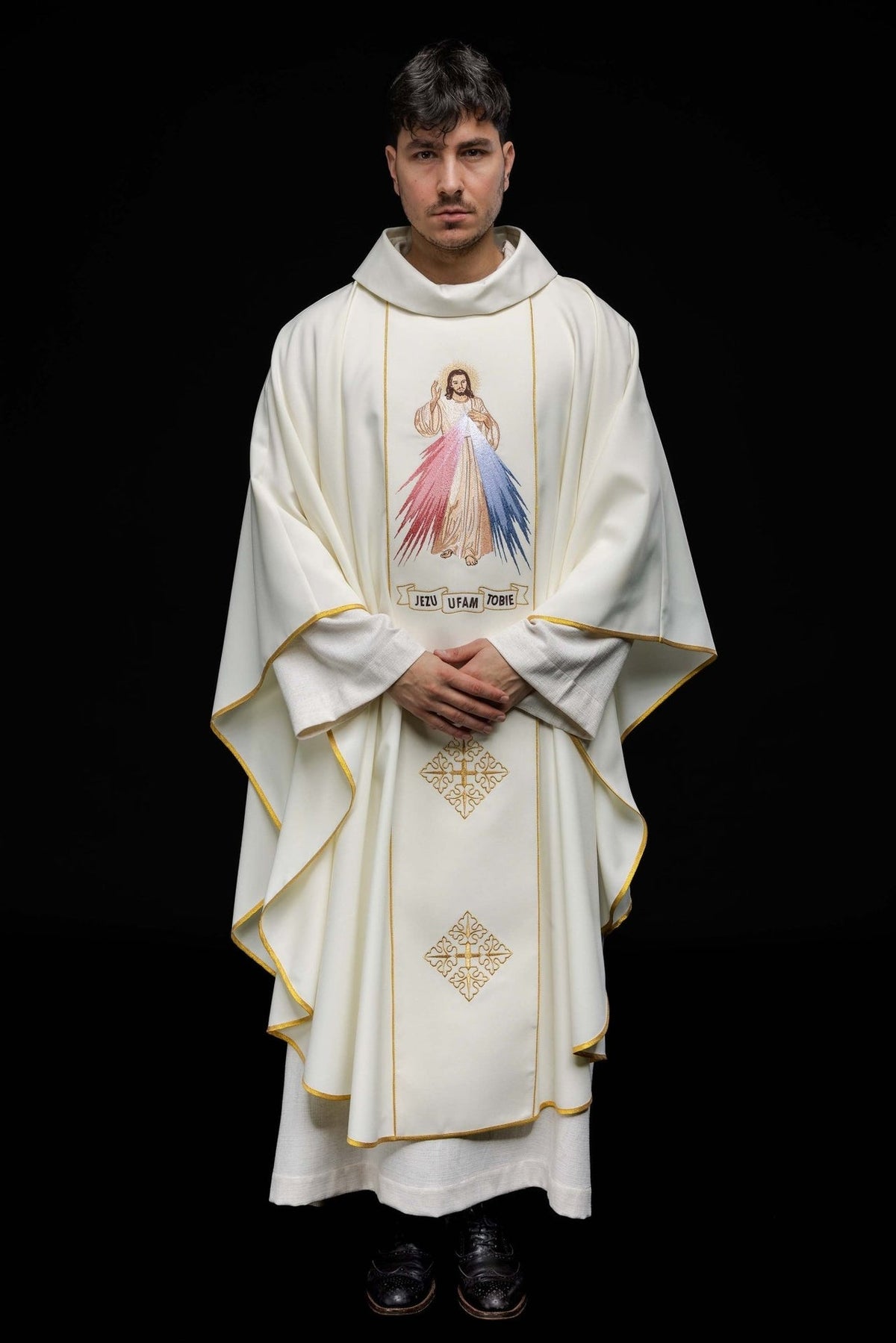 Ornat Haftowany Jezus Miłosierny i IHS ecru - SZATYLITURGICZNE.PL