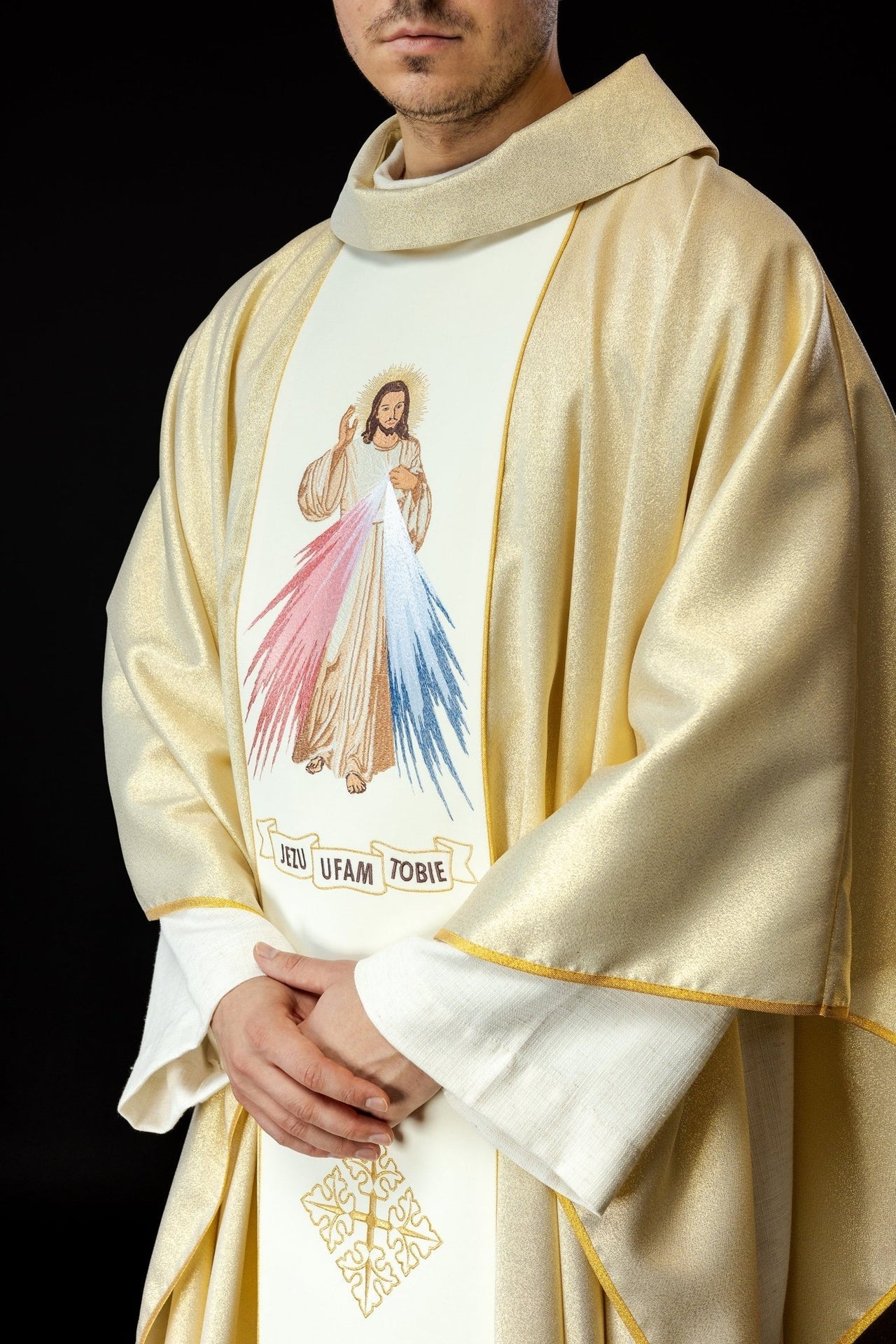 Ornat Haftowany Jezus Miłosierny i IHS w kolorze złotym - SZATYLITURGICZNE.PL