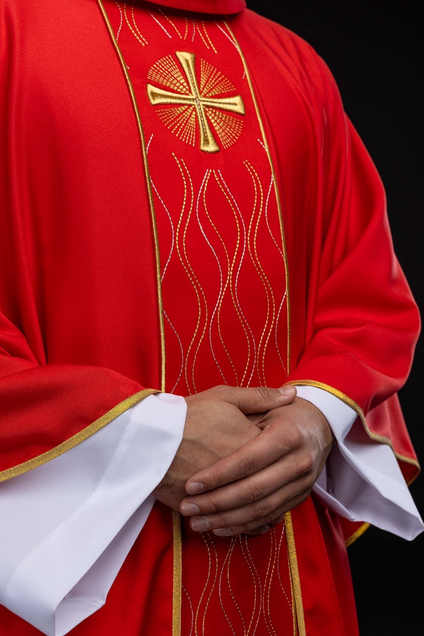Ornat haftowany Krzyż czerwony - SZATYLITURGICZNE.PL