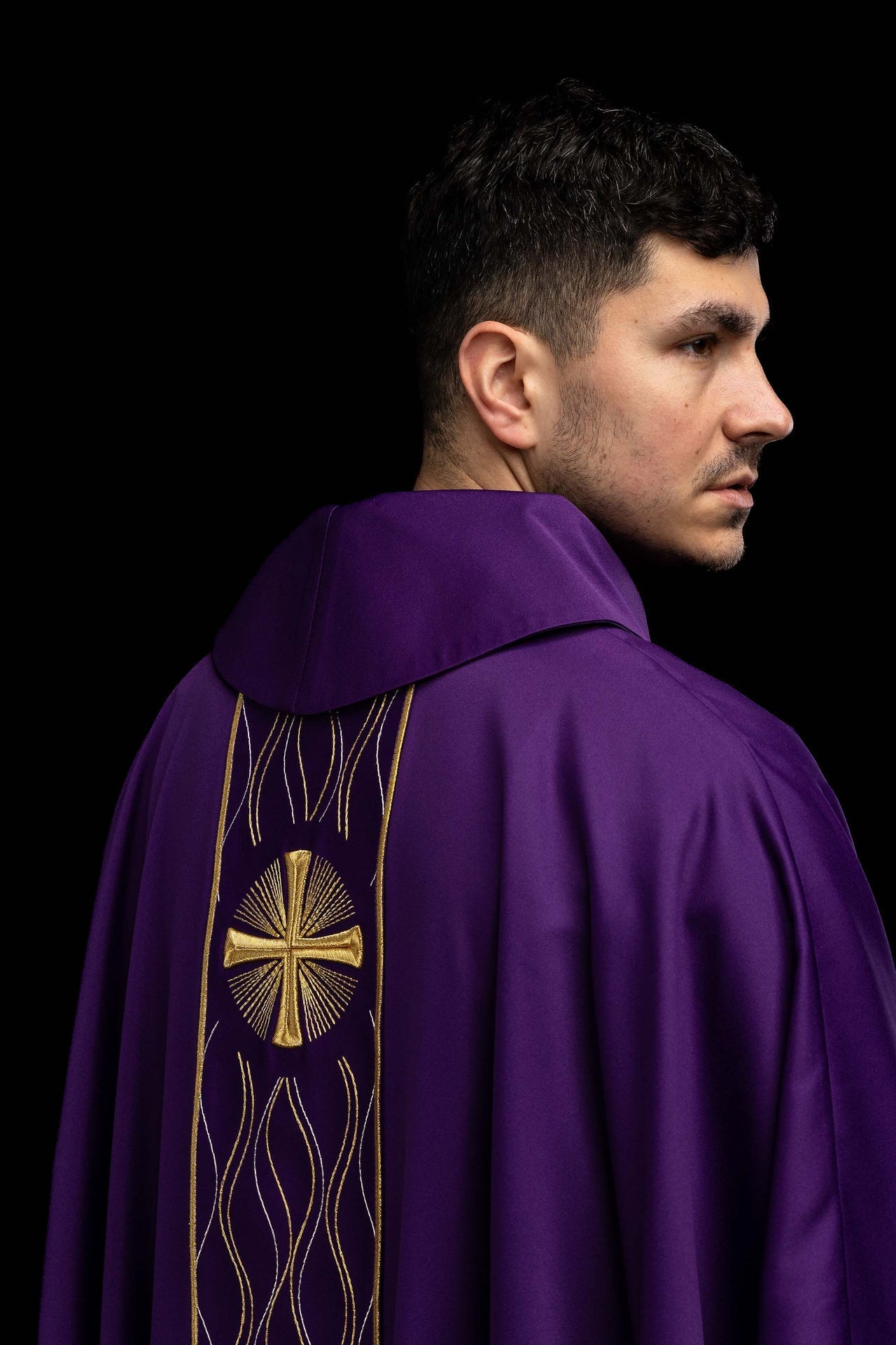 Ornat haftowany Krzyż fioletowy - SZATYLITURGICZNE.PL