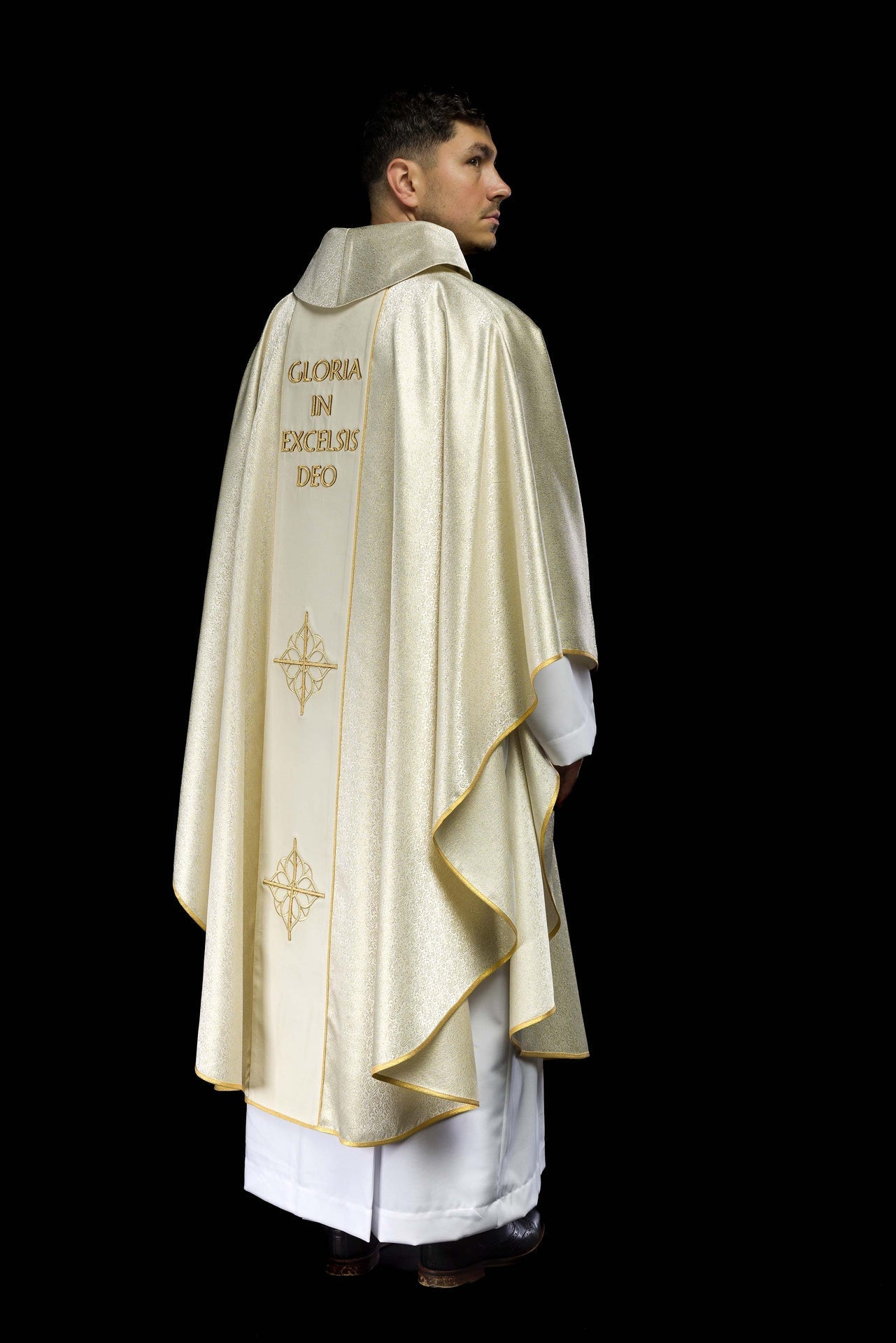 Ornat Haftowany Święta Rodzina Złoty Komplet - Polski Producent - SZATYLITURGICZNE.PL