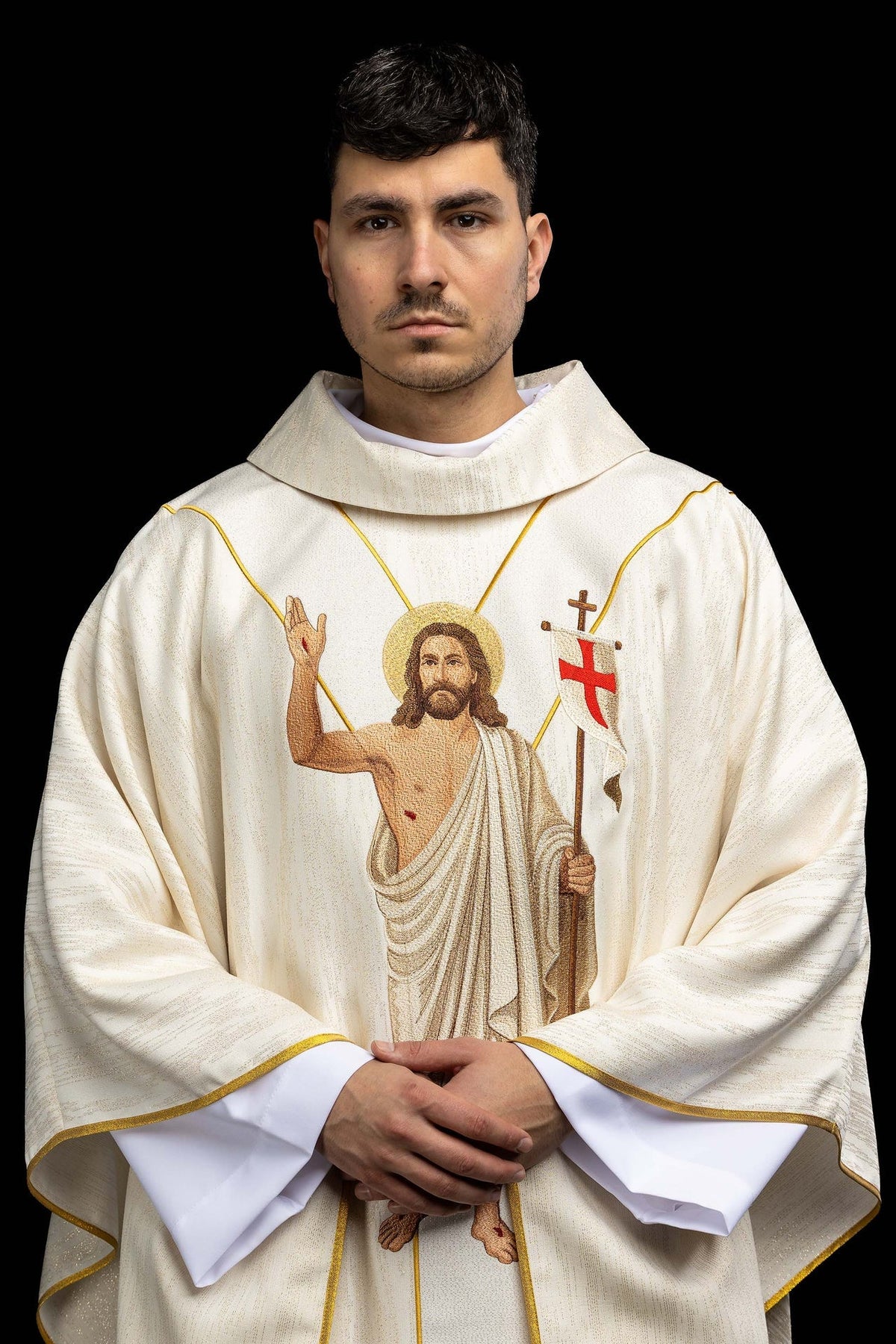 Ornat haftowany z wizerunkiem Jezusa Zmartwychwstałego i Baranka Wielkanocnego - SZATYLITURGICZNE.PL