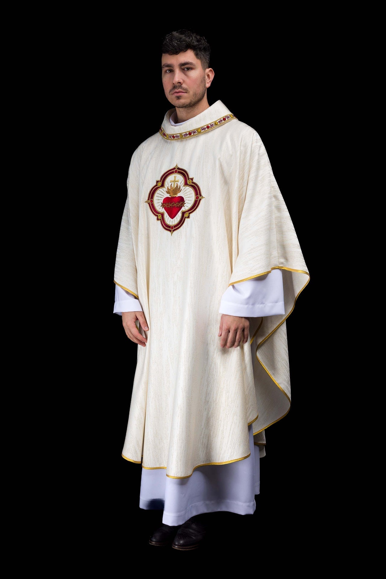 Ornat haftowany z wizerunkiem Serca Pana Jezusa i Kielicha eucharystycznego - SZATYLITURGICZNE.PL