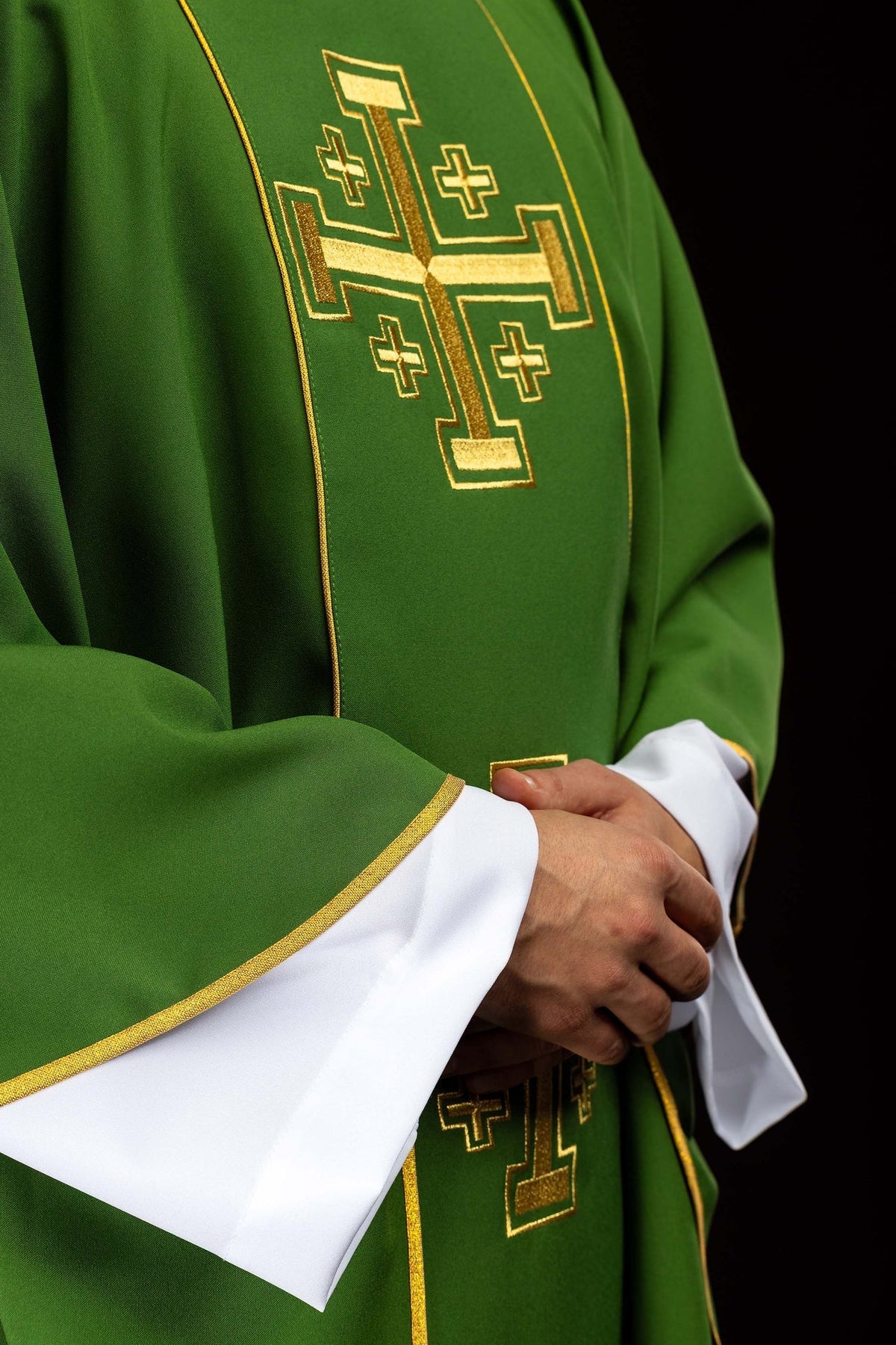 Ornat haftowany zielony z pasem krzyże jerozolimskie - SZATYLITURGICZNE.PL