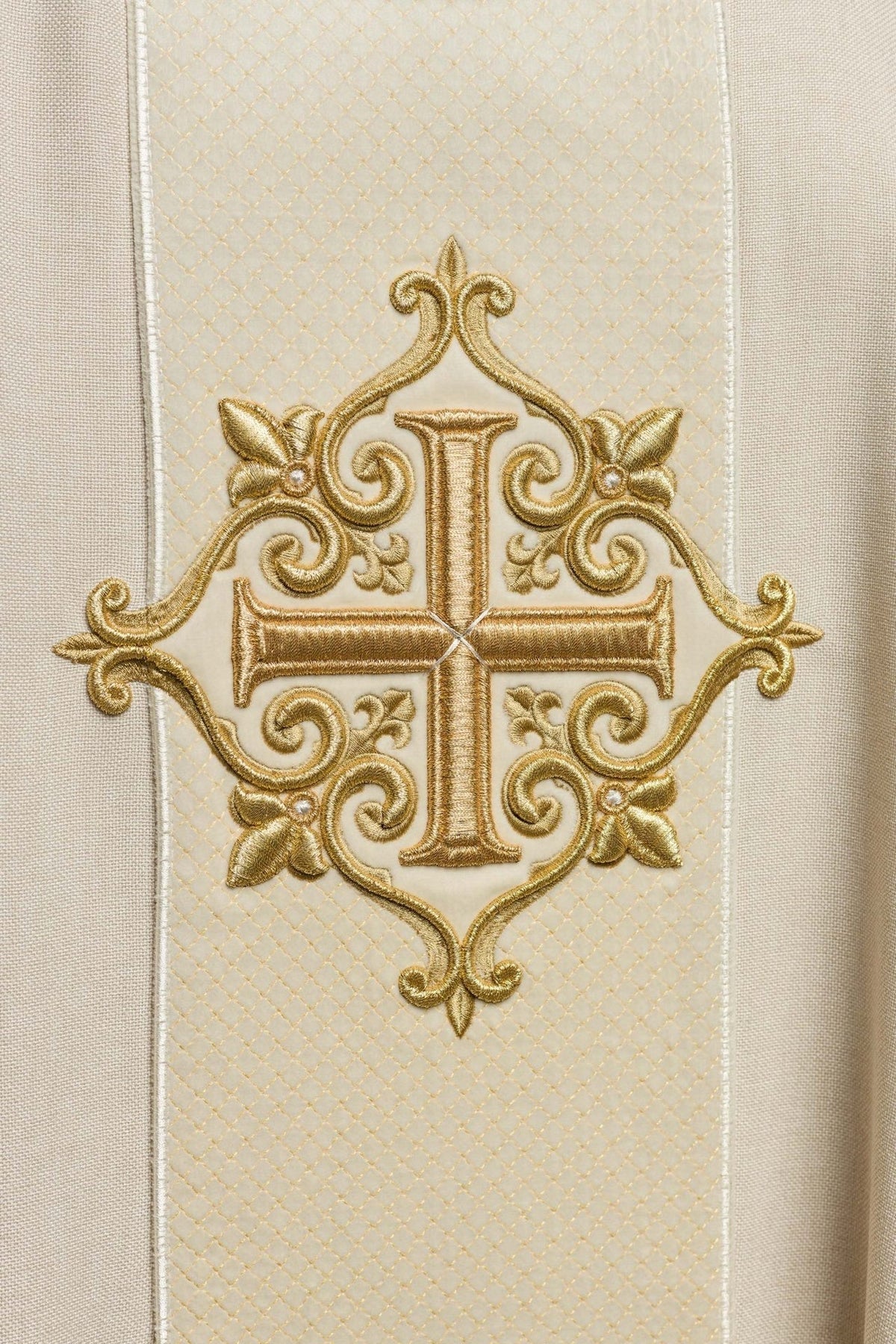 Ornat Liturgiczny Aksamitny Ecru Krzyż - Polski Haft - SZATYLITURGICZNE.PL