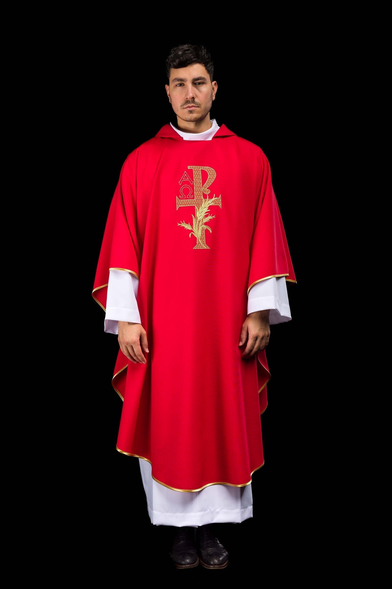Ornat Liturgiczny Alfa i Omega z Szerokim Kołnierzem Czerwony - SZATYLITURGICZNE.PL