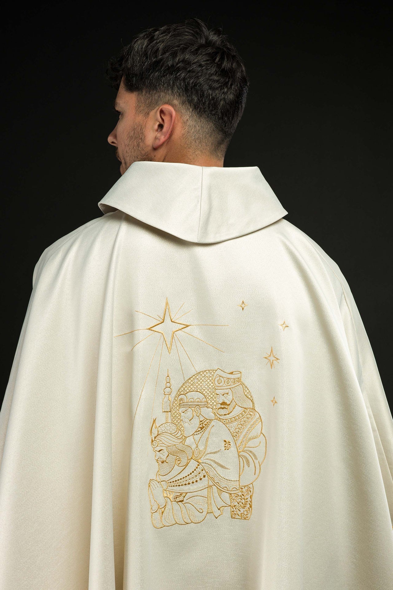 Ornat Liturgiczny Błyszczący Złoty Haft Trzech Króli - SZATYLITURGICZNE.PL