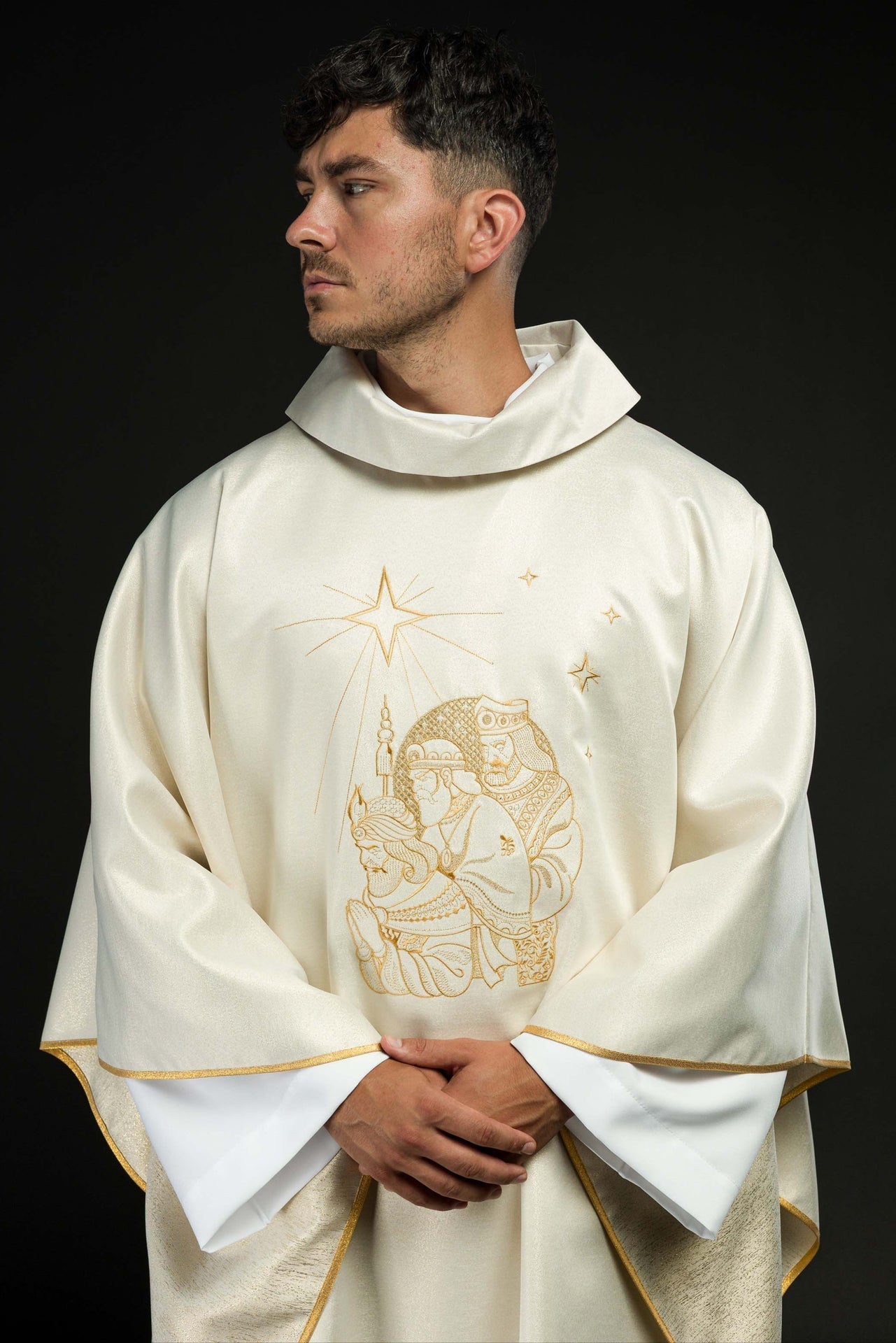 Ornat Liturgiczny Błyszczący Złoty Haft Trzech Króli - SZATYLITURGICZNE.PL
