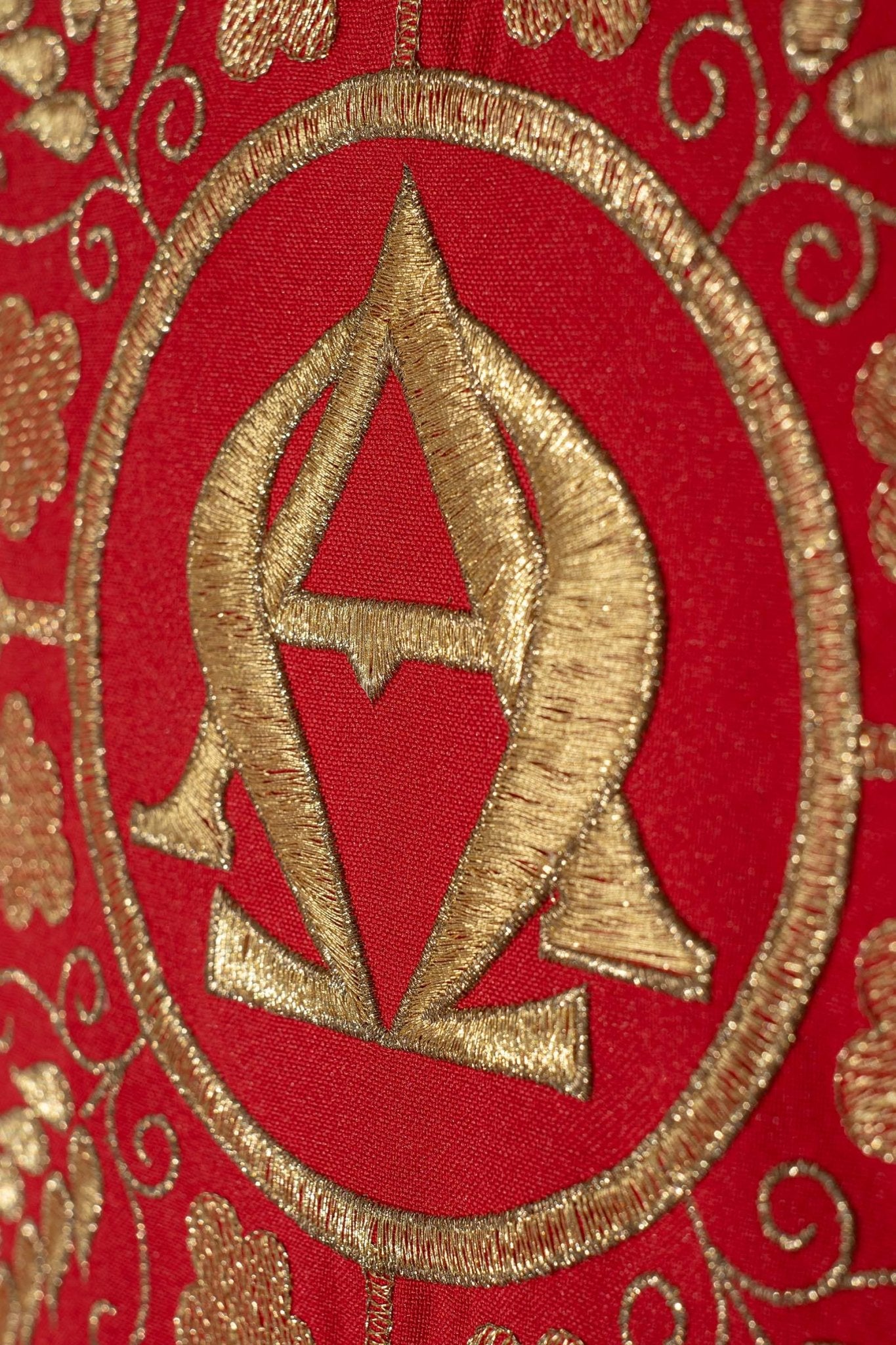 Ornat Liturgiczny Czerwony Alfa i Omega z Kłosami - Elegancki Haft - SZATYLITURGICZNE.PL