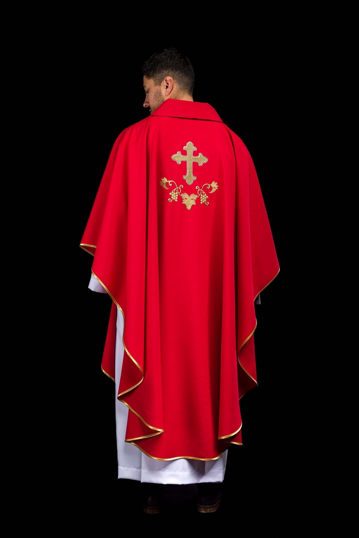 Ornat Liturgiczny Czerwony Haftowany Krzyżem i Złotą Lamówką - SZATYLITURGICZNE.PL