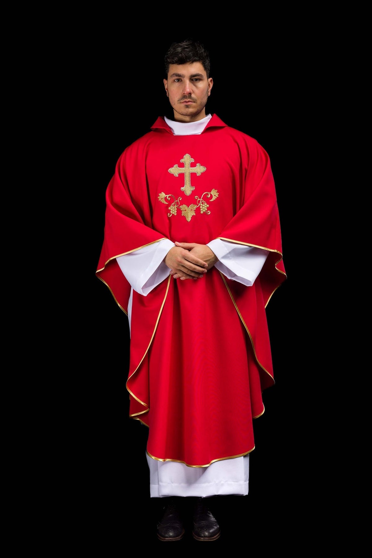 Ornat Liturgiczny Czerwony Haftowany Krzyżem i Złotą Lamówką - SZATYLITURGICZNE.PL