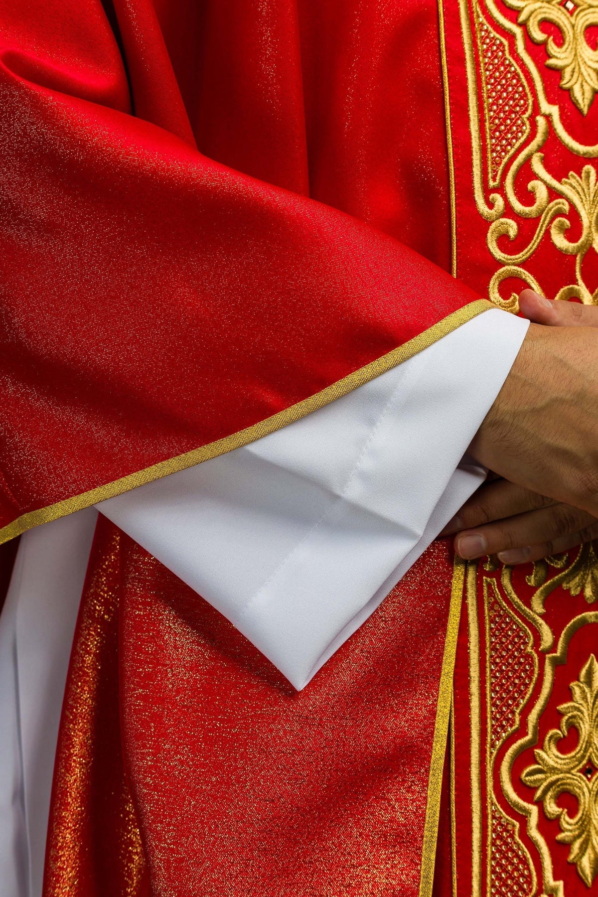 Ornat Liturgiczny Czerwony Haftowany Złotem - Motyw Eucharystyczny - SZATYLITURGICZNE.PL