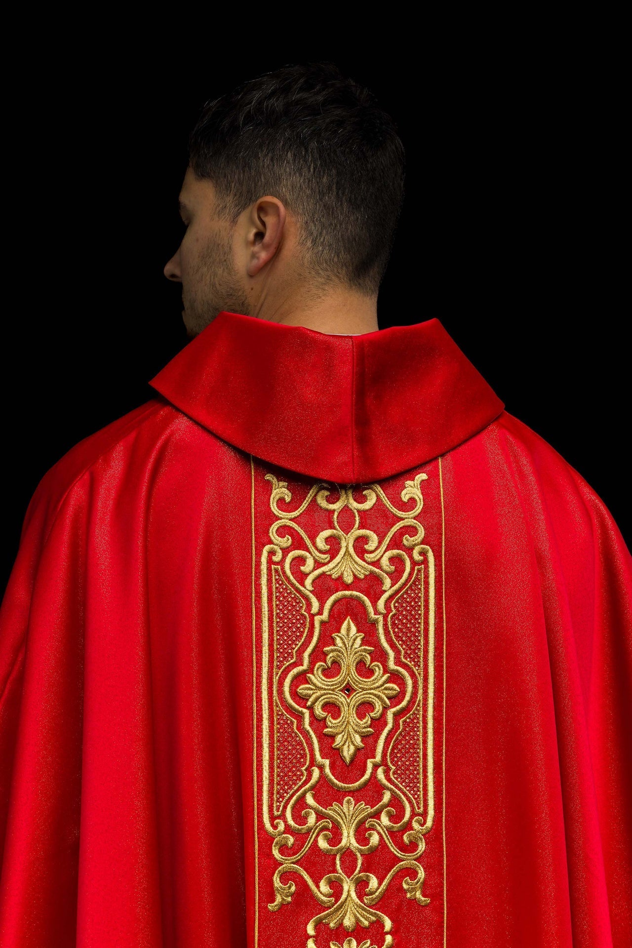 Ornat Liturgiczny Czerwony Haftowany Złotem - Motyw Eucharystyczny - SZATYLITURGICZNE.PL